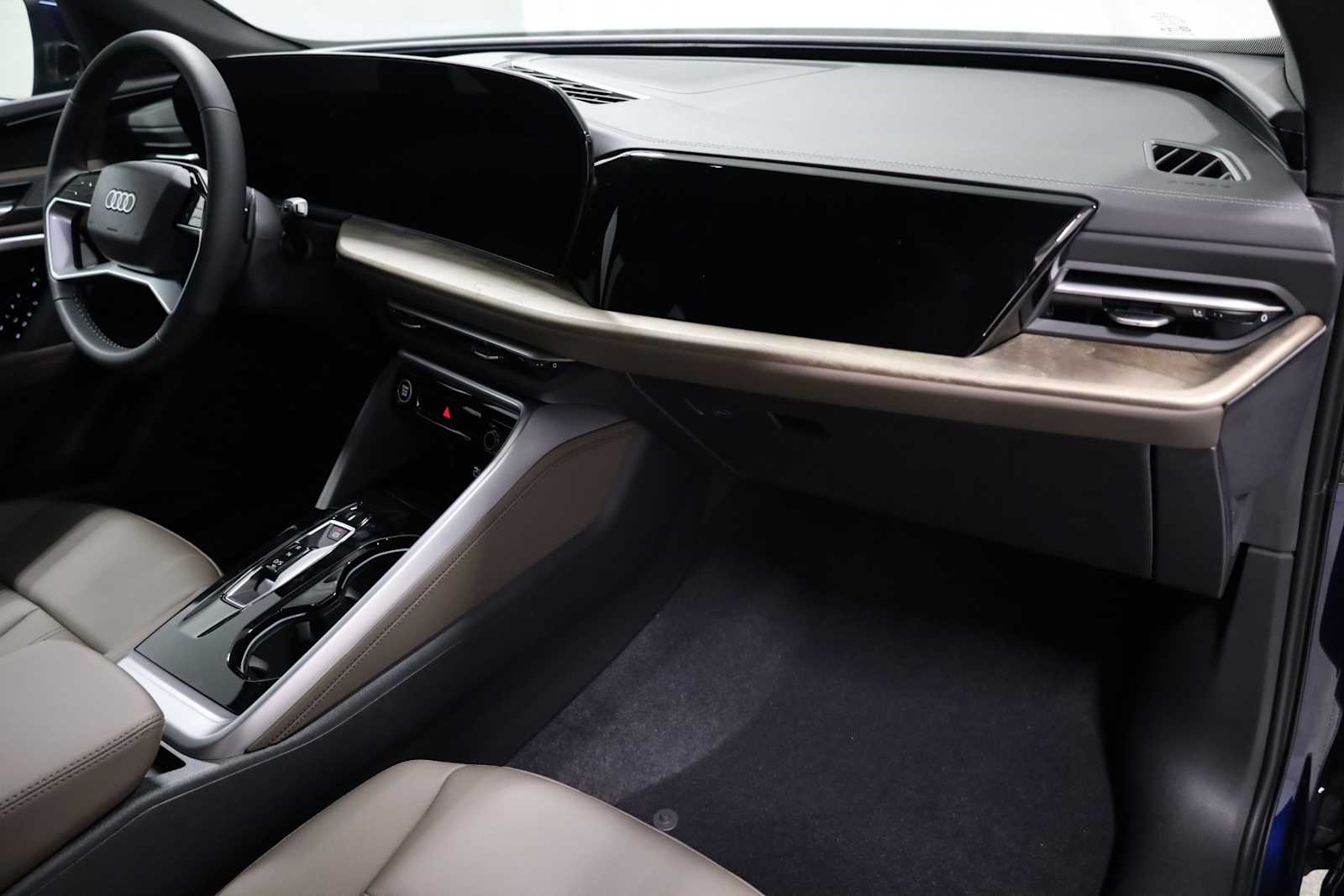 Thumbnail: 2025 Audi Q5 - 6