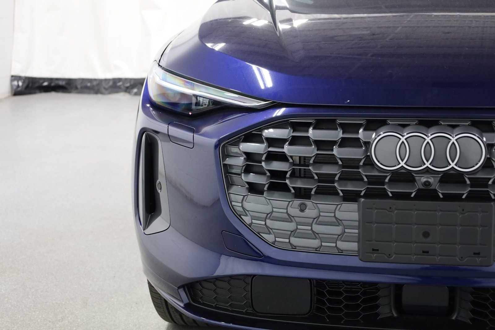 Thumbnail: 2025 Audi Q5 - 14