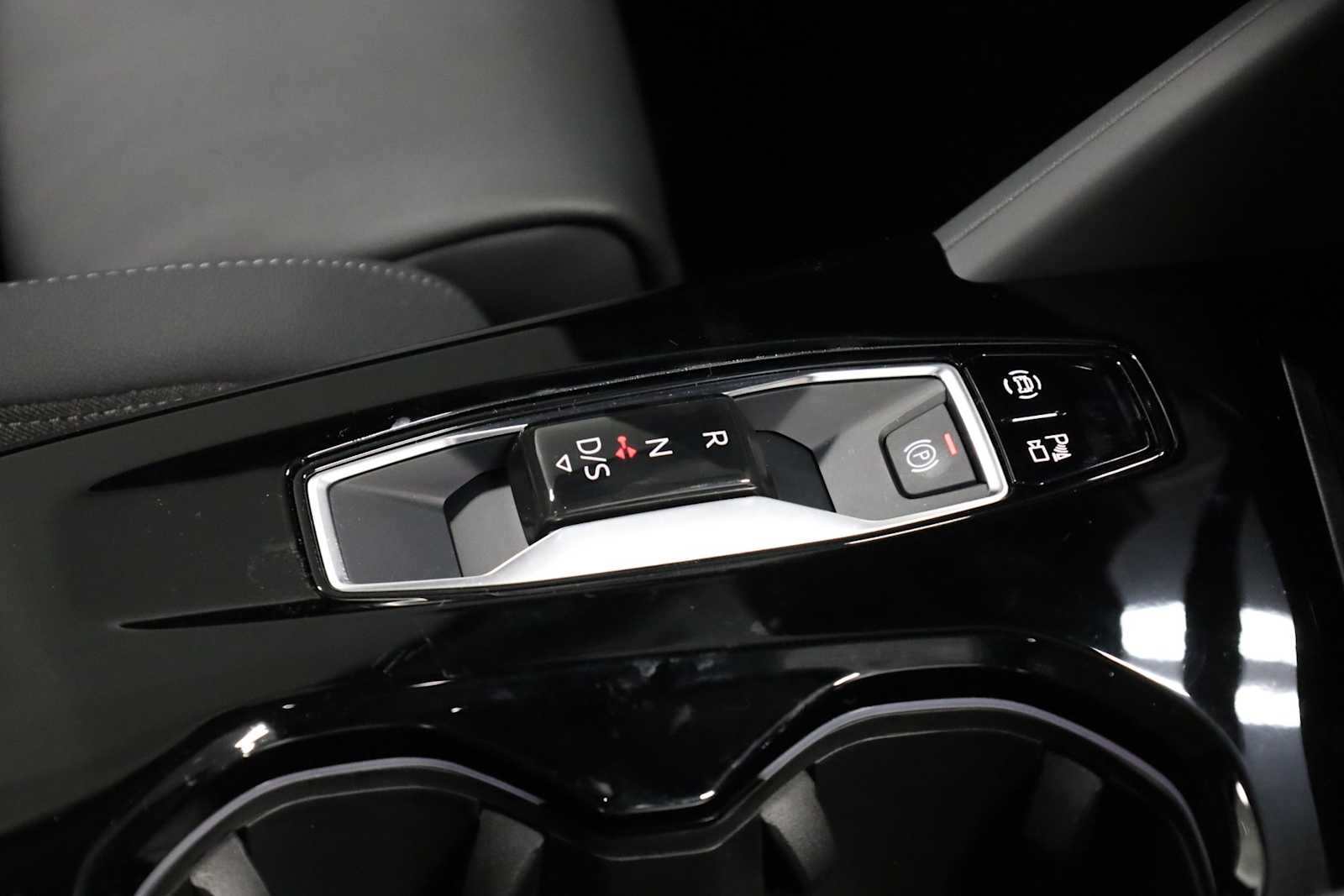 Thumbnail: 2025 Audi Q5 - 21