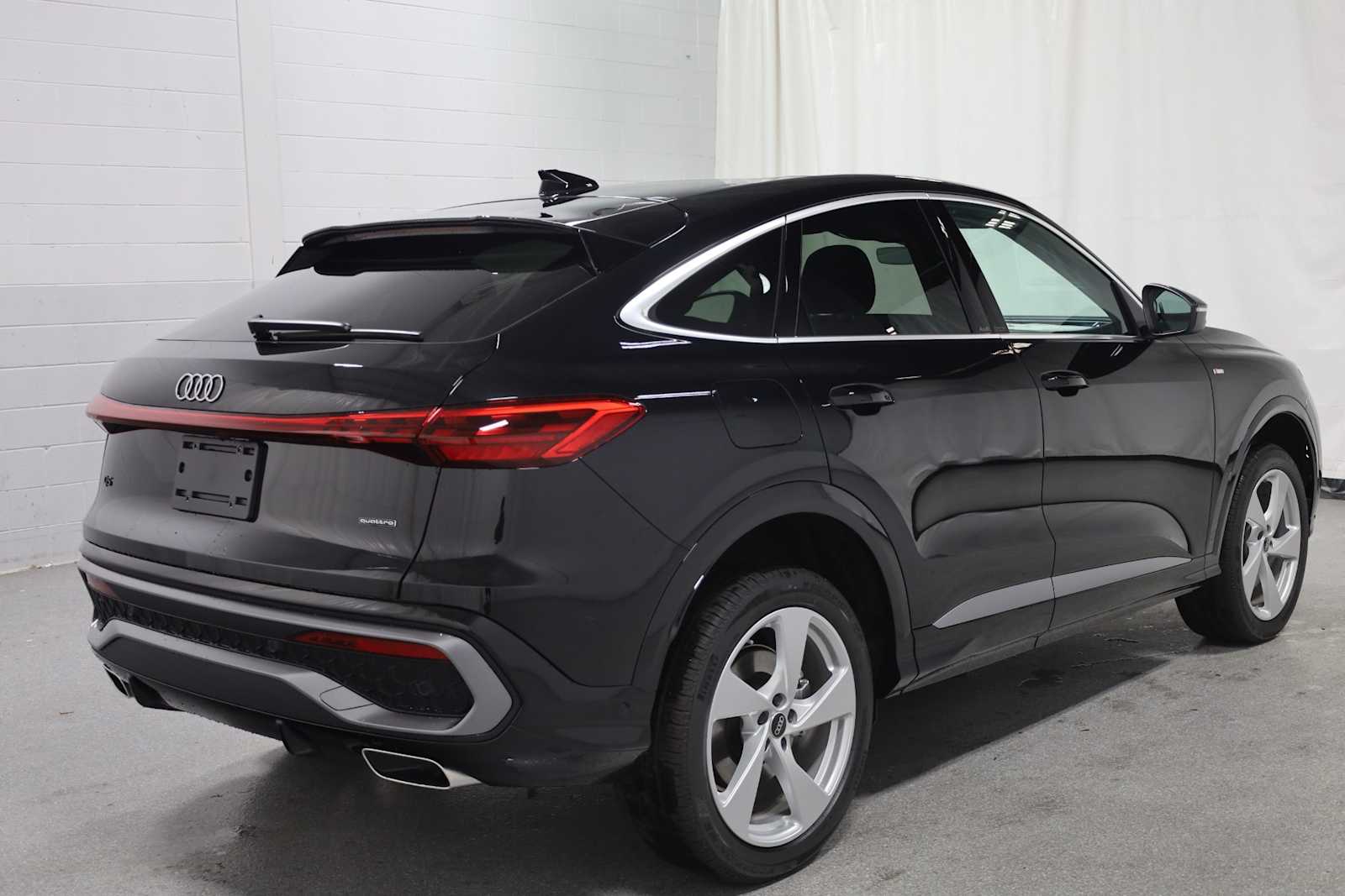 Thumbnail: 2025 Audi Q5 - 9