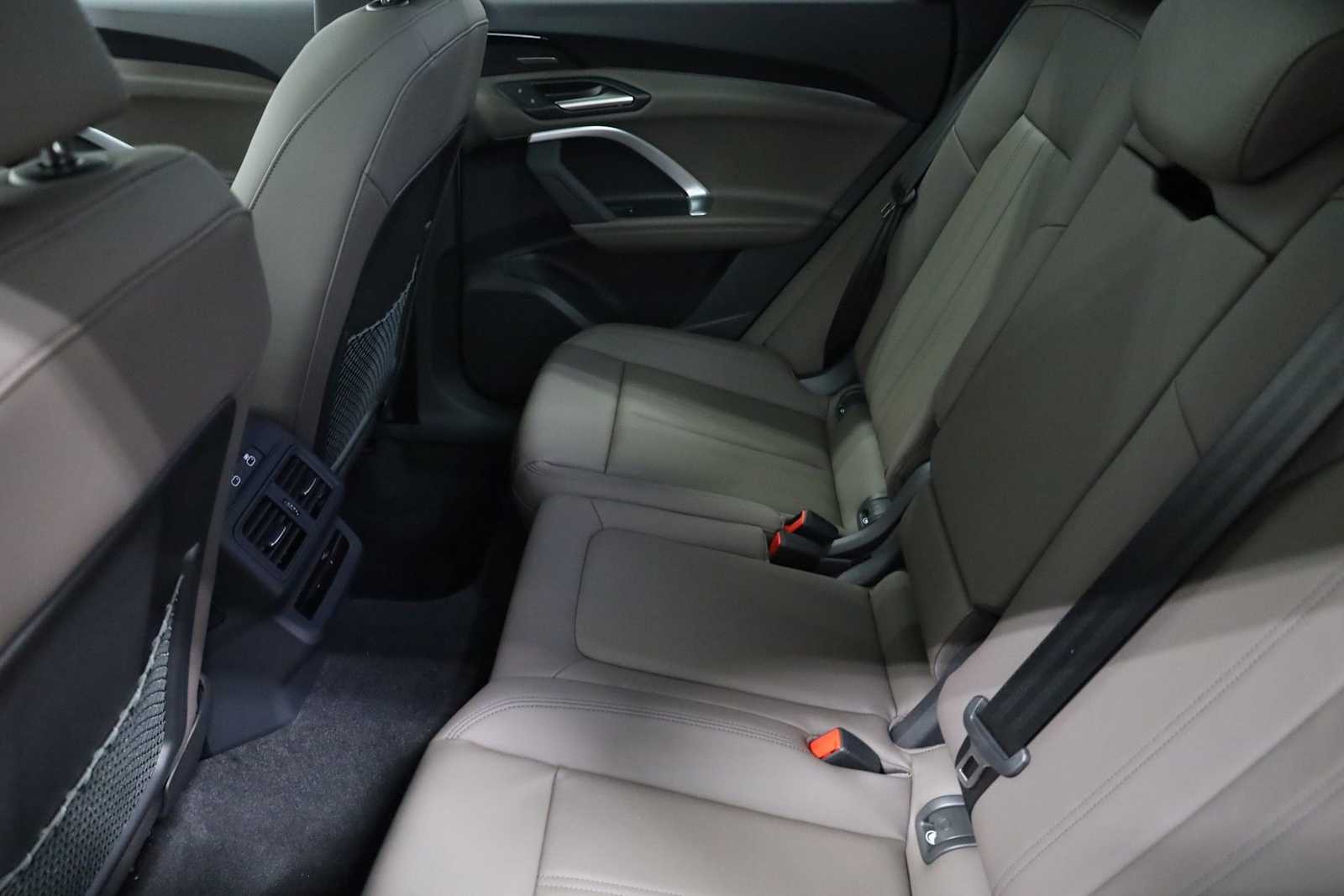 Thumbnail: 2025 Audi Q5 - 33