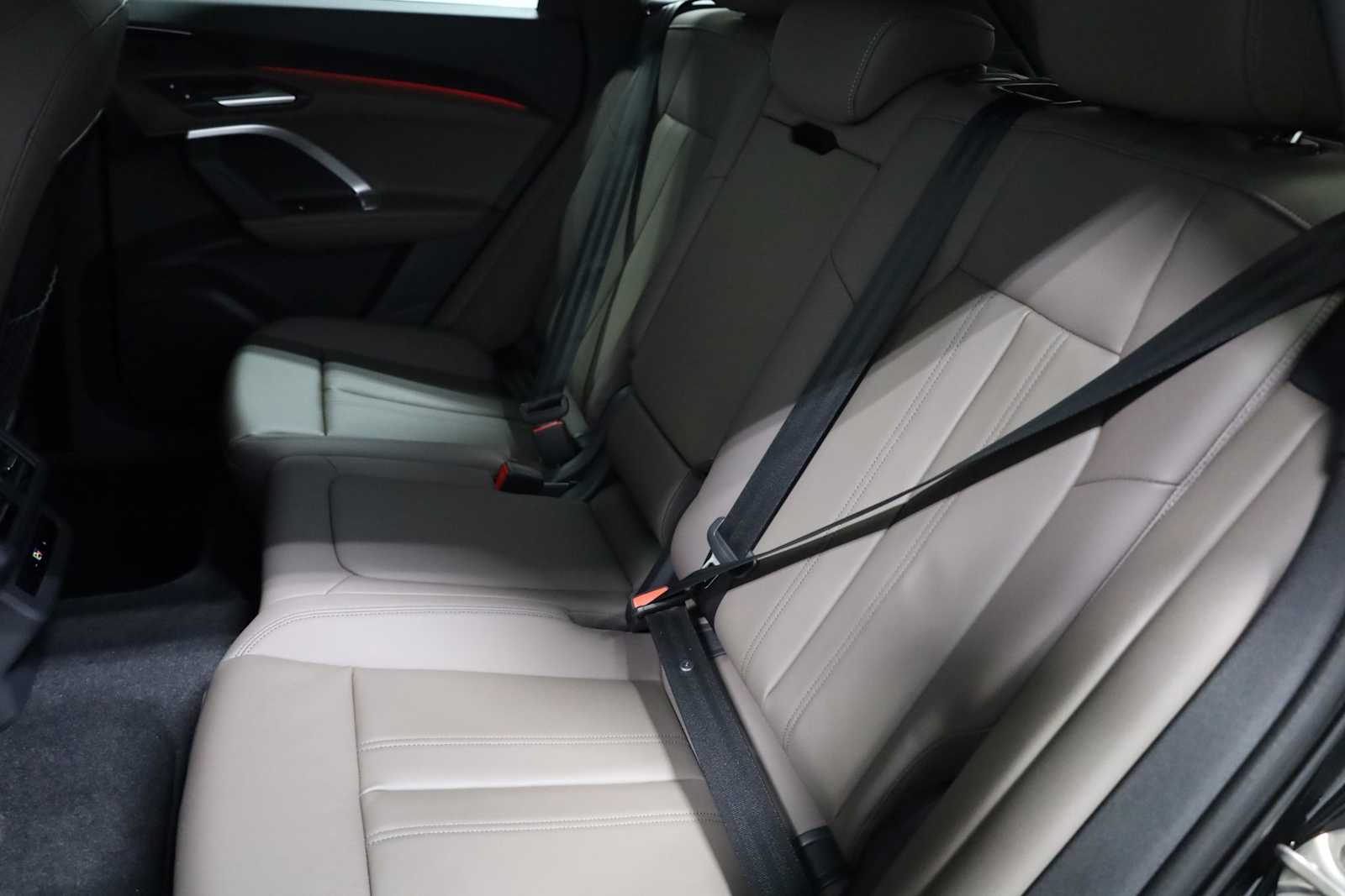 Thumbnail: 2025 Audi Q5 - 33