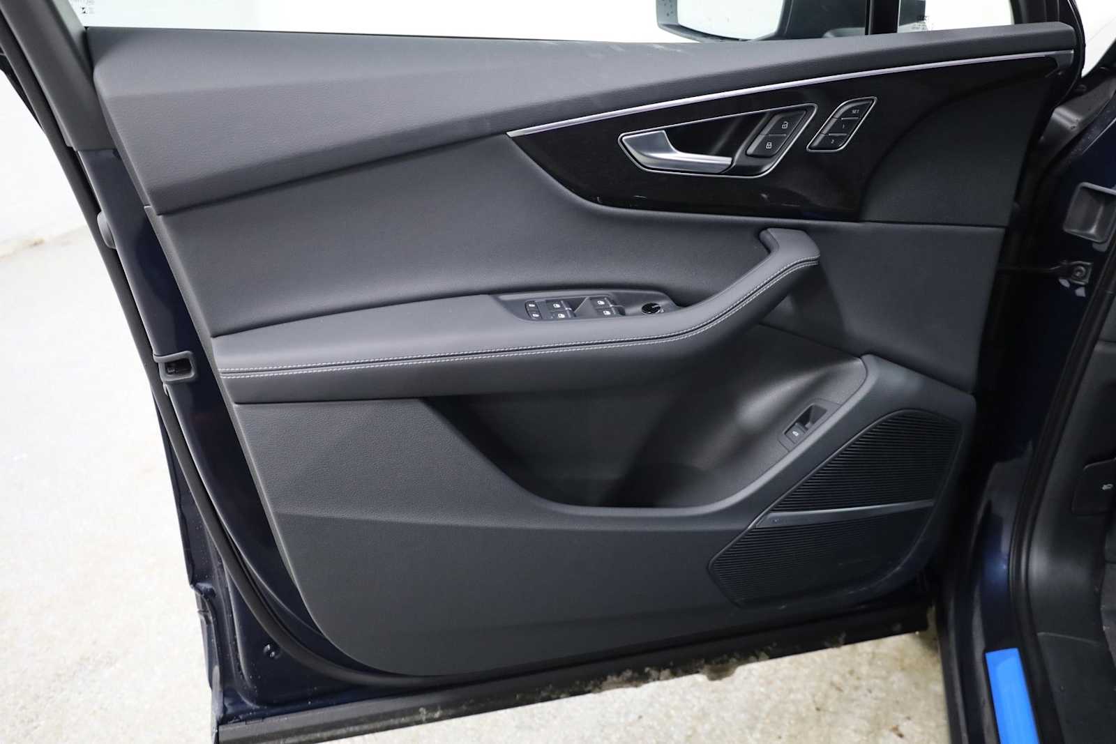 Thumbnail: 2026 Audi Q7 - 16