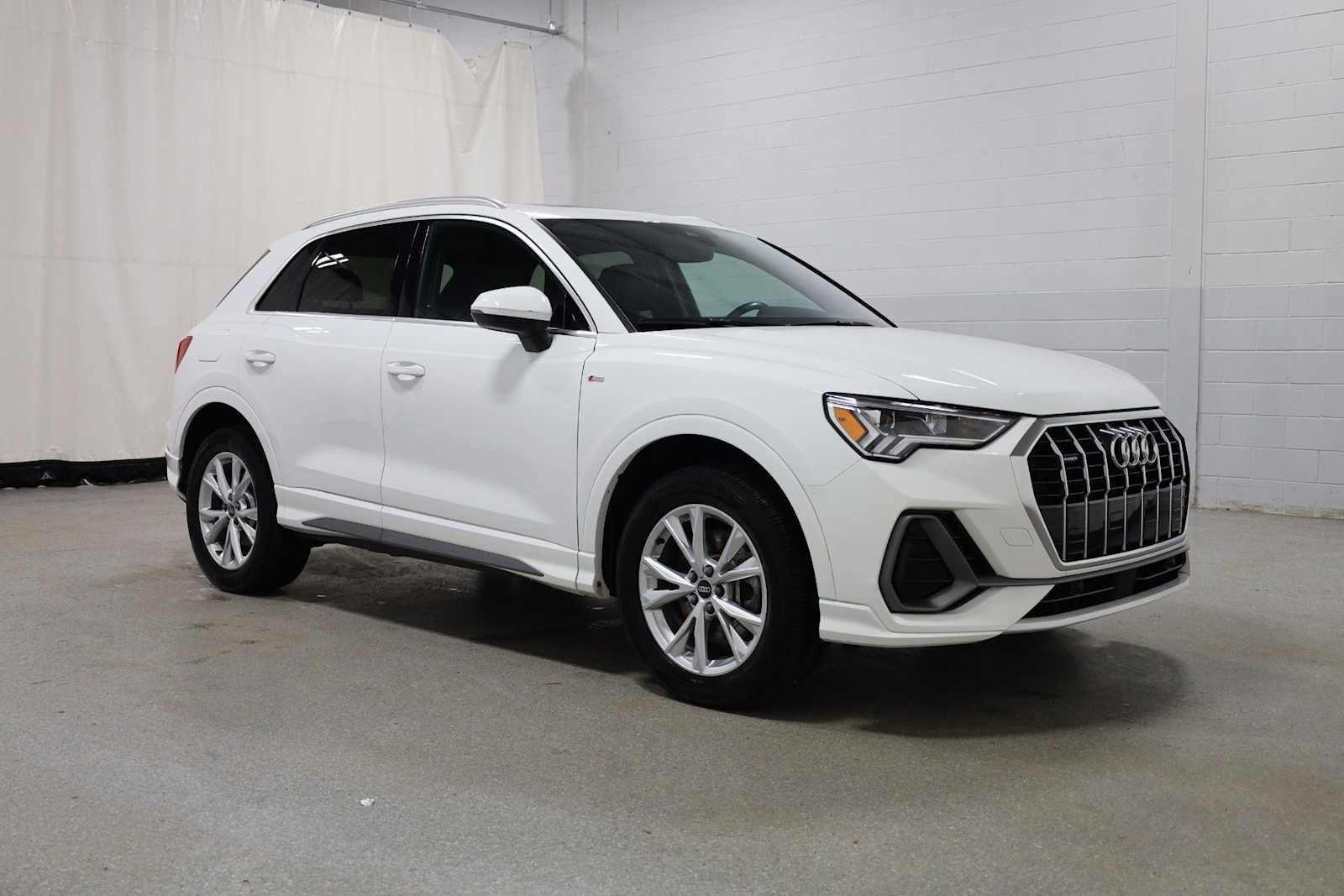 Thumbnail: 2023 Audi Q3 - 13