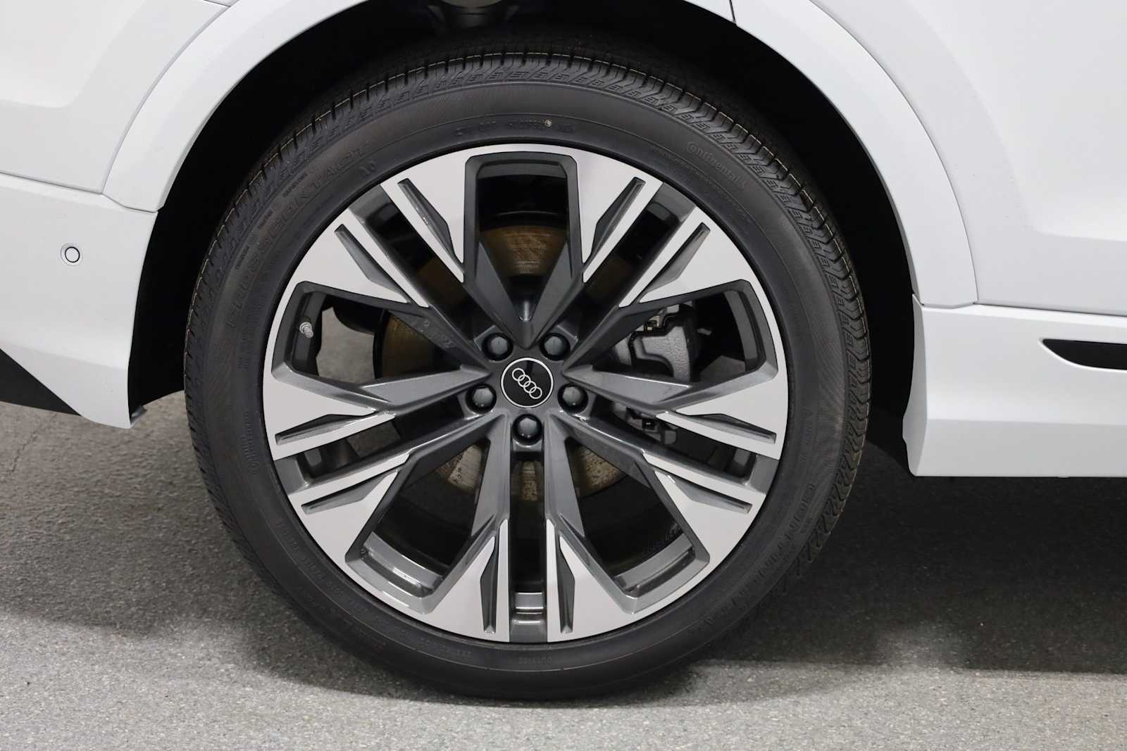 Thumbnail: 2026 Audi Q8 - 35