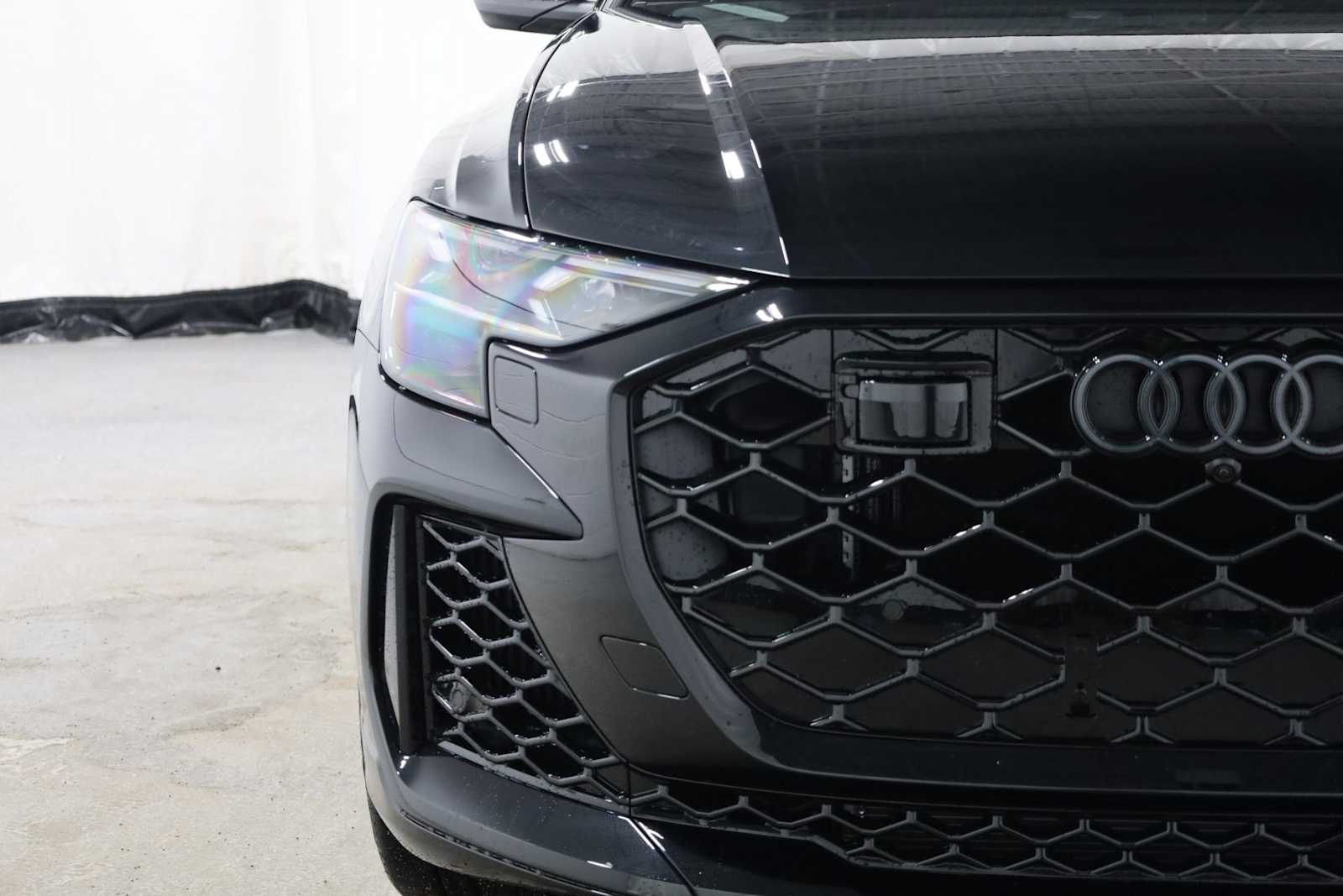 Thumbnail: 2026 Audi RS Q8 - 15