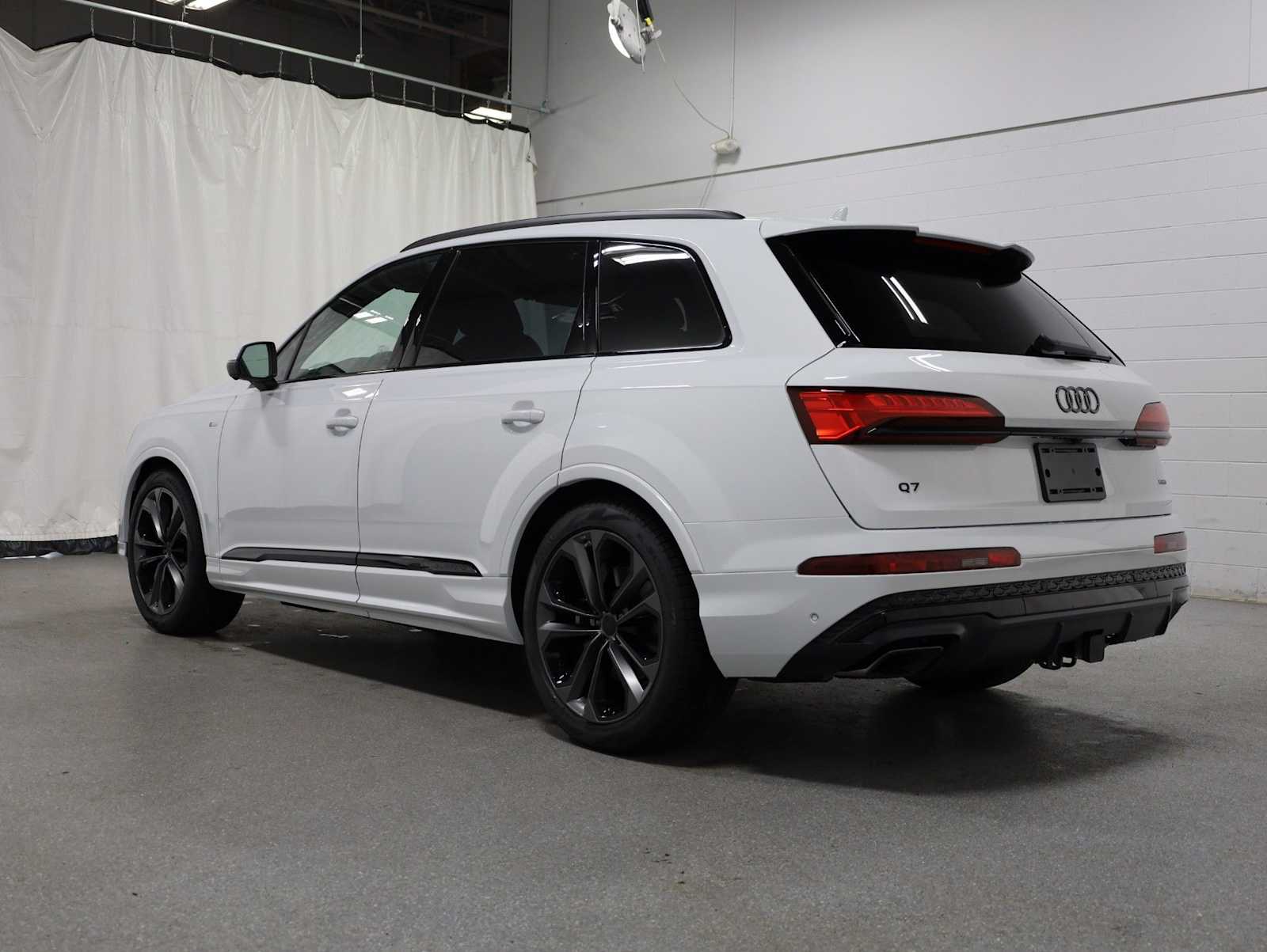 Thumbnail: 2026 Audi Q7 - 3