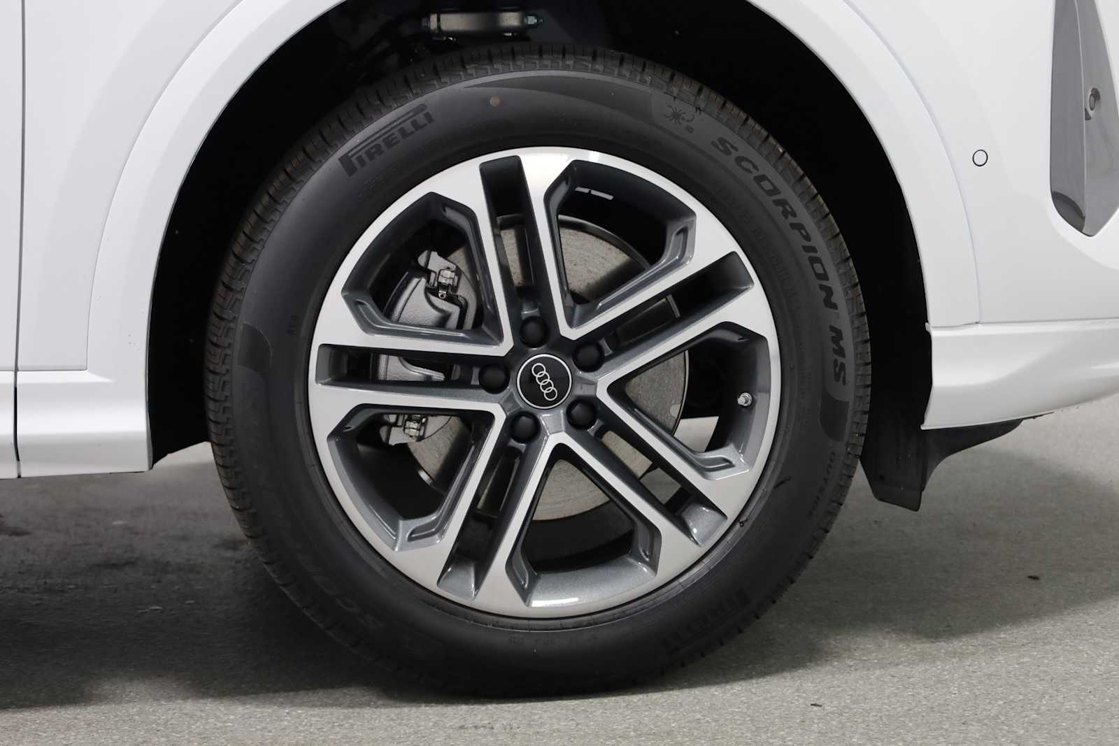 Thumbnail: 2025 Audi Q5 - 11