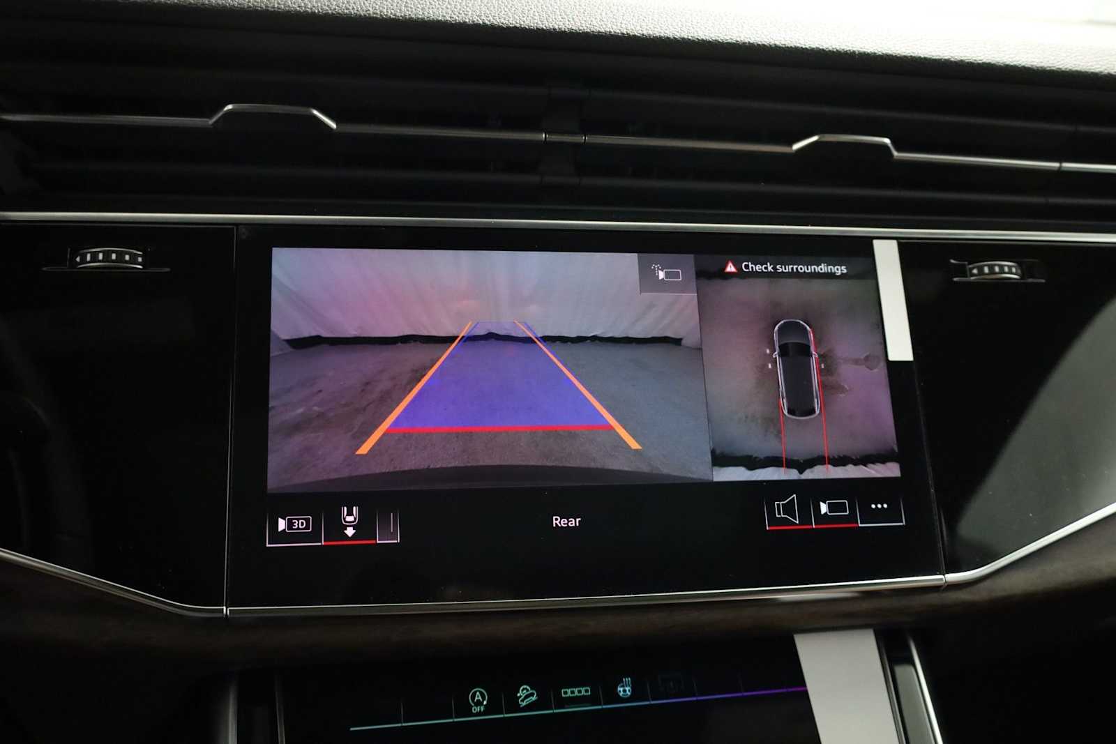 Thumbnail: 2026 Audi Q8 - 32