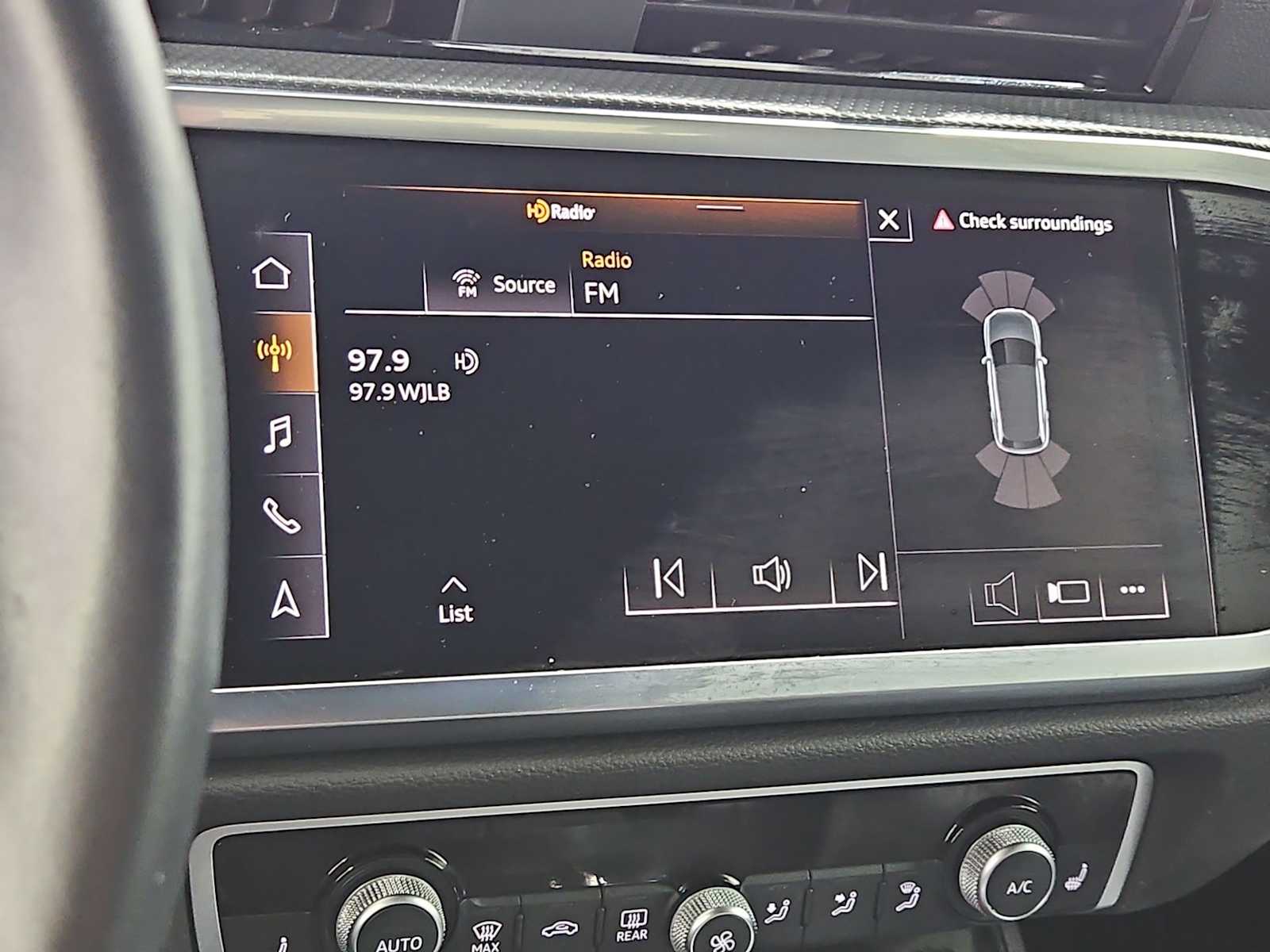 Thumbnail: 2023 Audi Q3 - 30