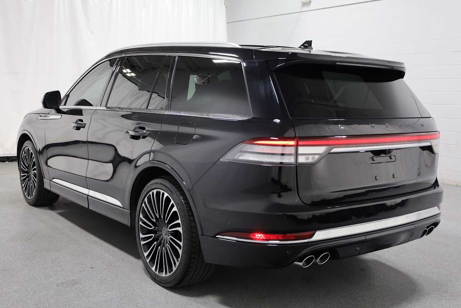 2023 Lincoln Aviator Black Label photo 3