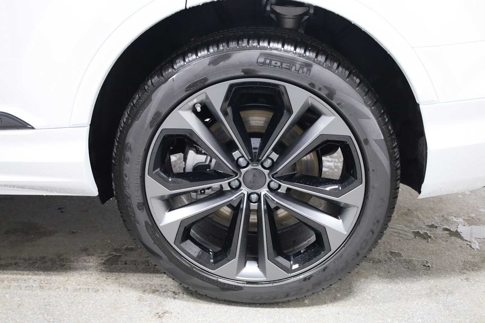 Thumbnail: 2026 Audi Q7 - 37