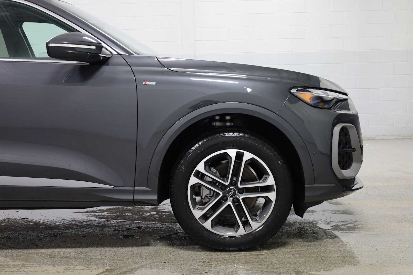 Thumbnail: 2025 Audi Q5 - 11