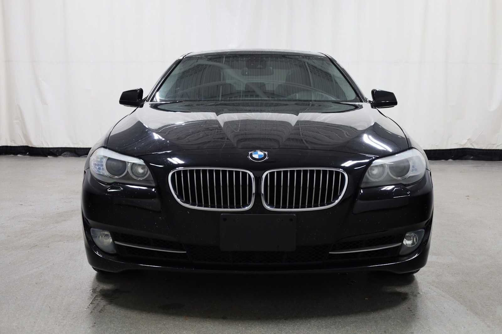 Thumbnail: 2011 BMW 5 Series - 14