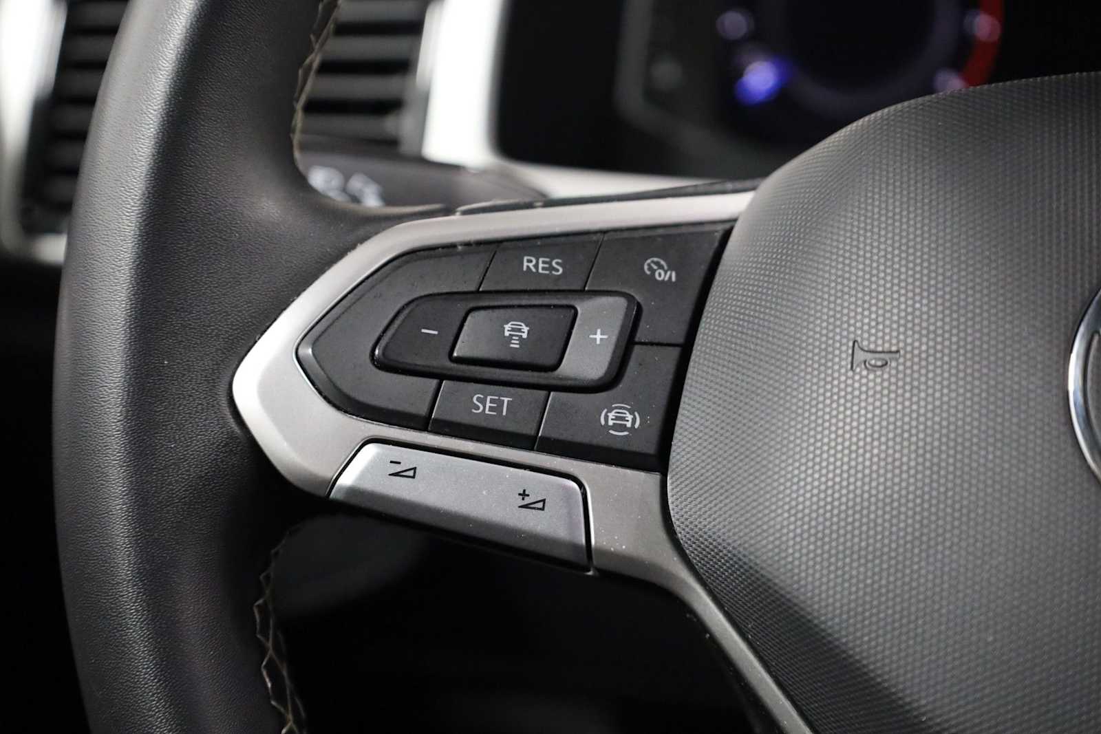 Thumbnail: 2023 Volkswagen Atlas - 24