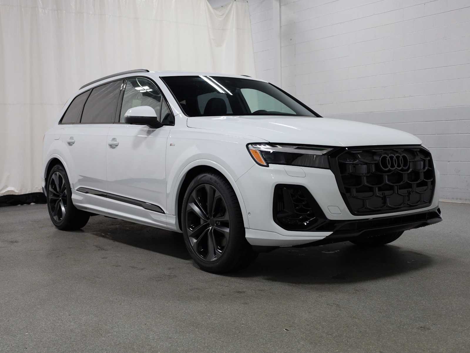 Thumbnail: 2026 Audi Q7 - 13