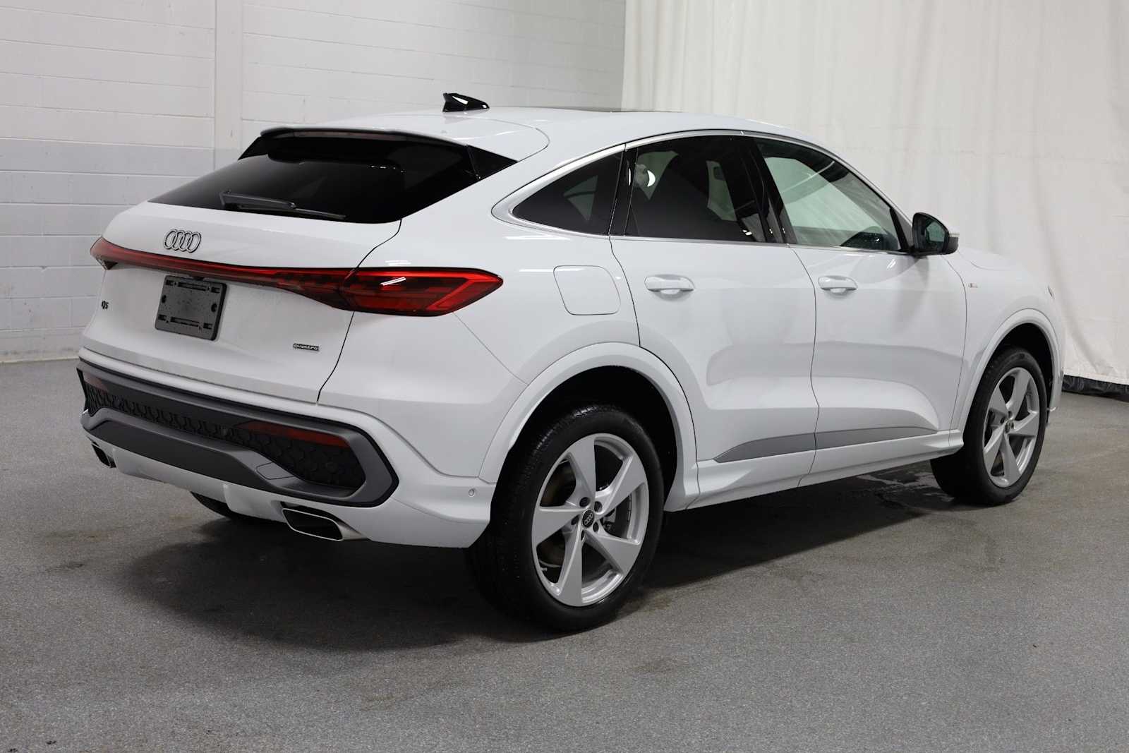 Thumbnail: 2025 Audi Q5 - 9