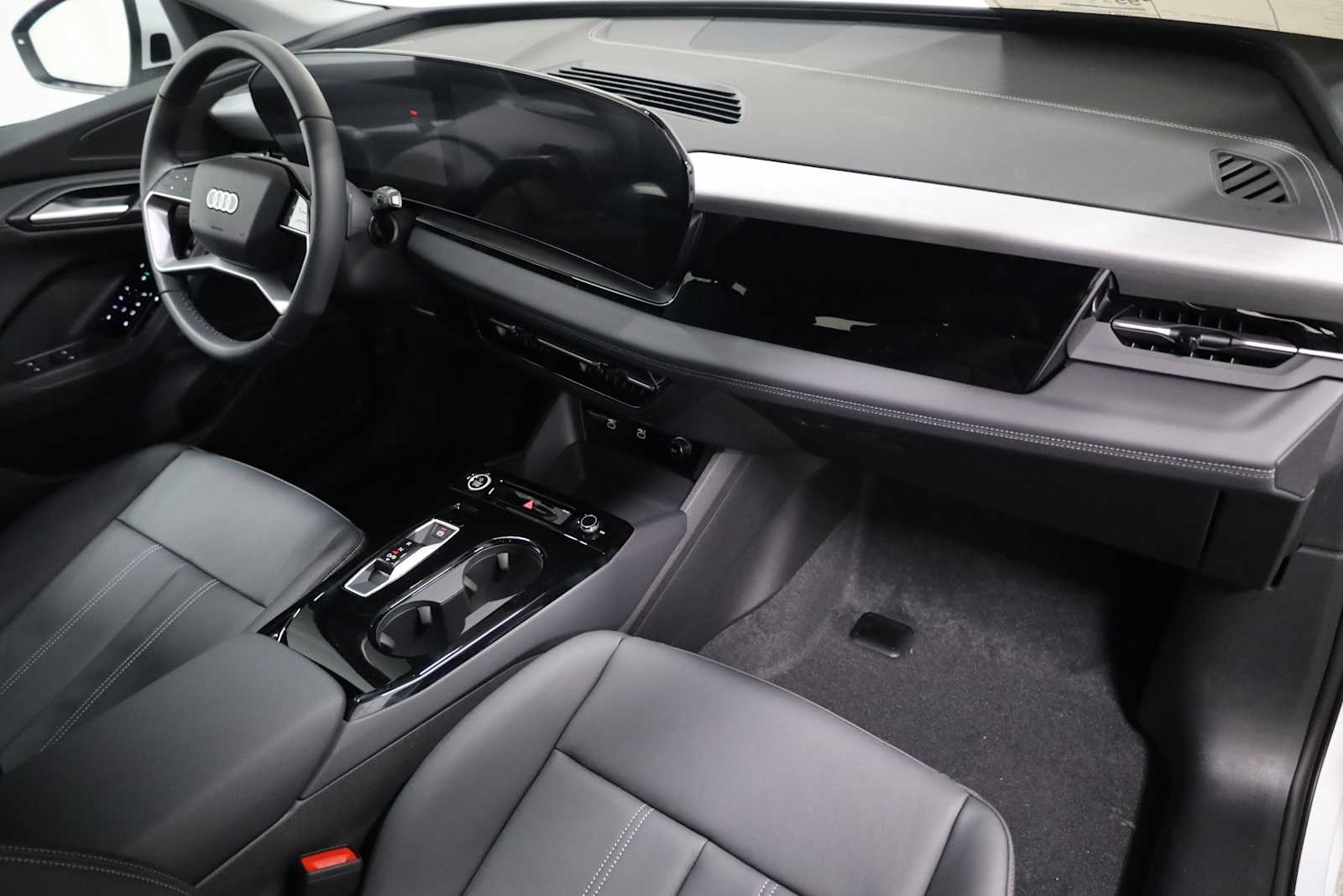 Thumbnail: 2025 Audi Q6 e-tron - 6
