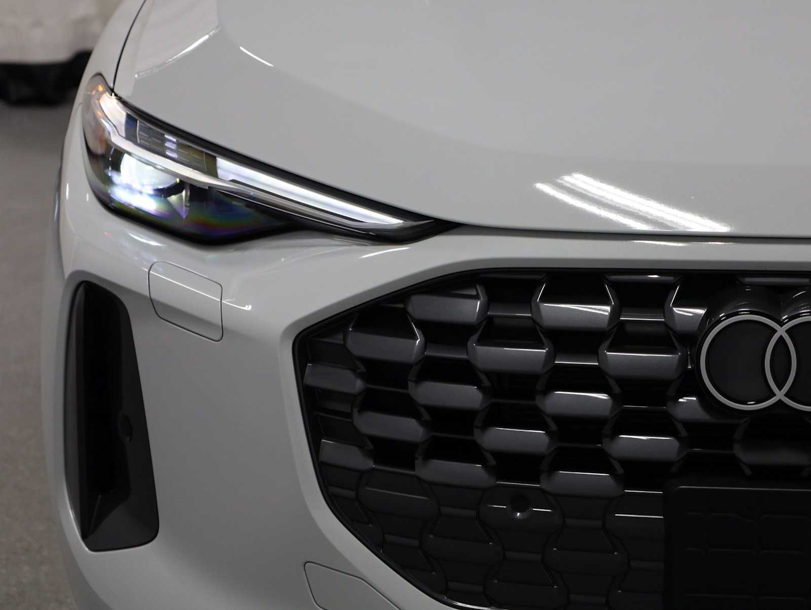 Thumbnail: 2025 Audi Q5 - 15