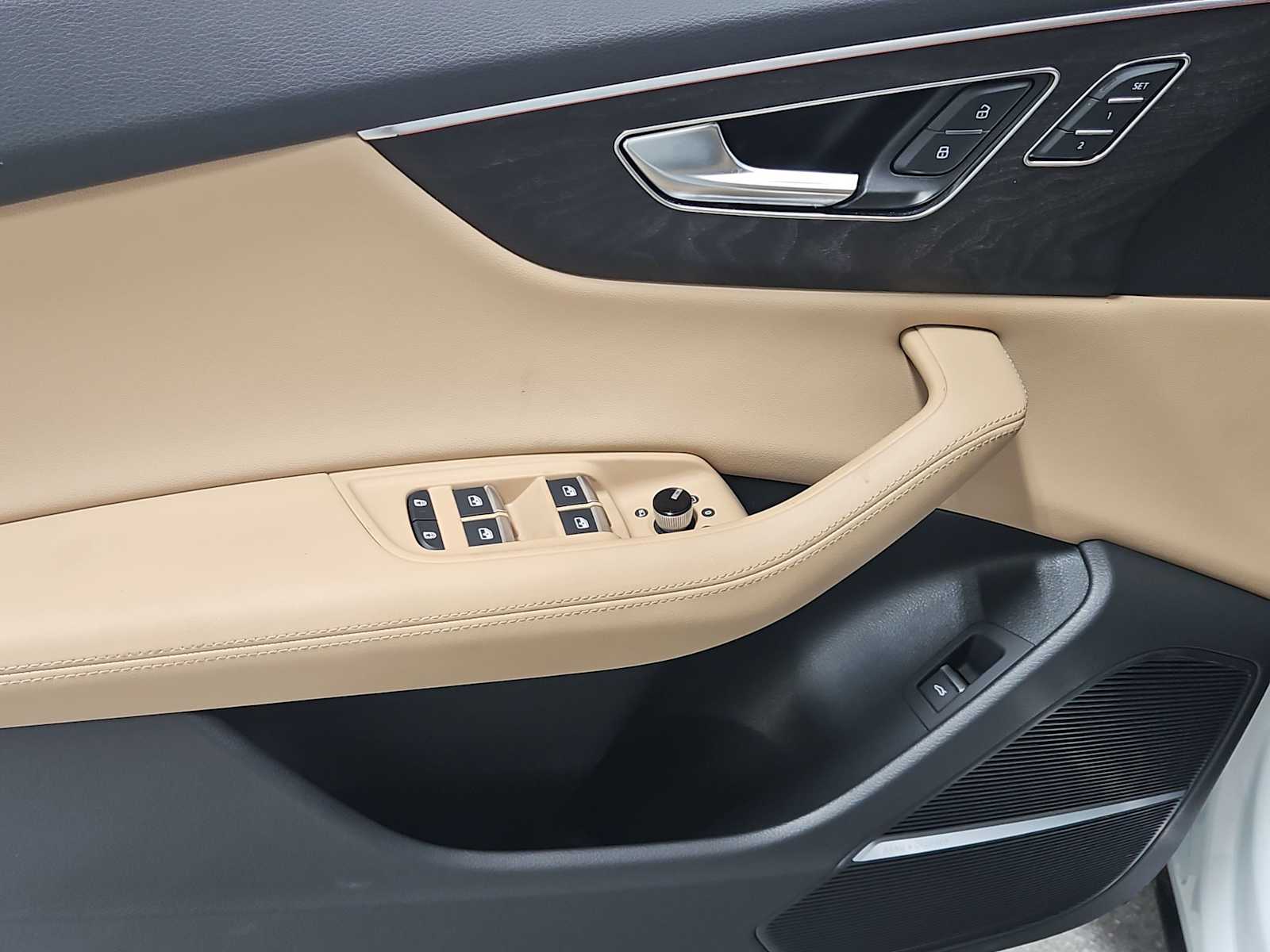 Thumbnail: 2023 Audi Q8 - 16