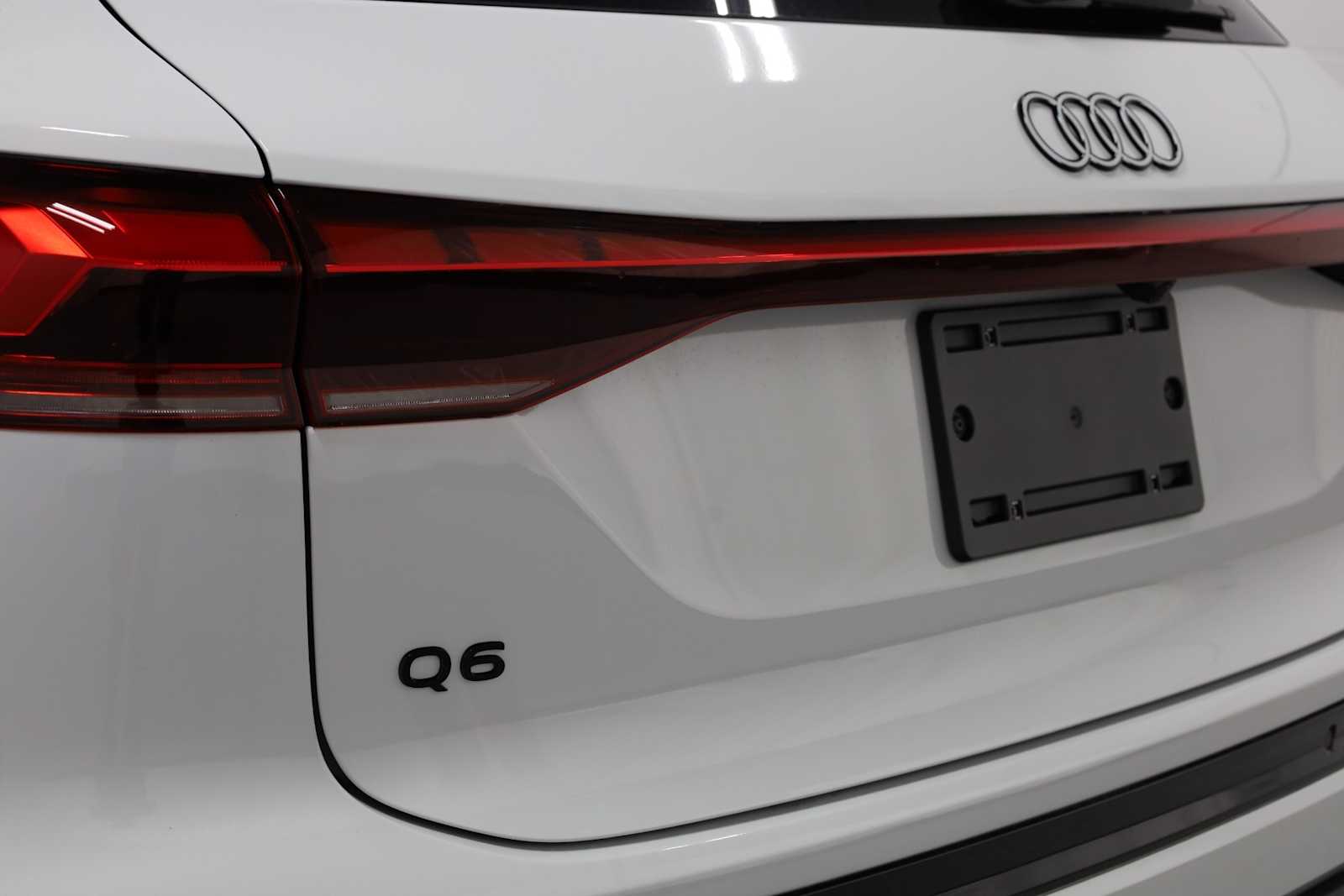 Thumbnail: 2025 Audi Q6 e-tron - 8
