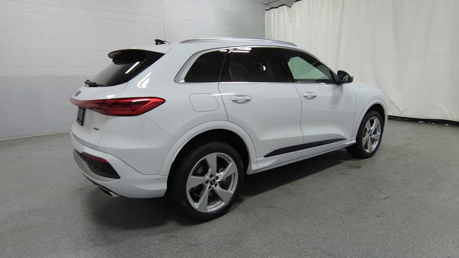 Thumbnail: 2025 Audi Q5 - 7