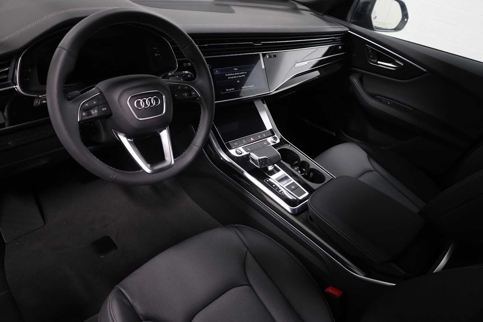 Thumbnail: 2025 Audi Q8 - 4