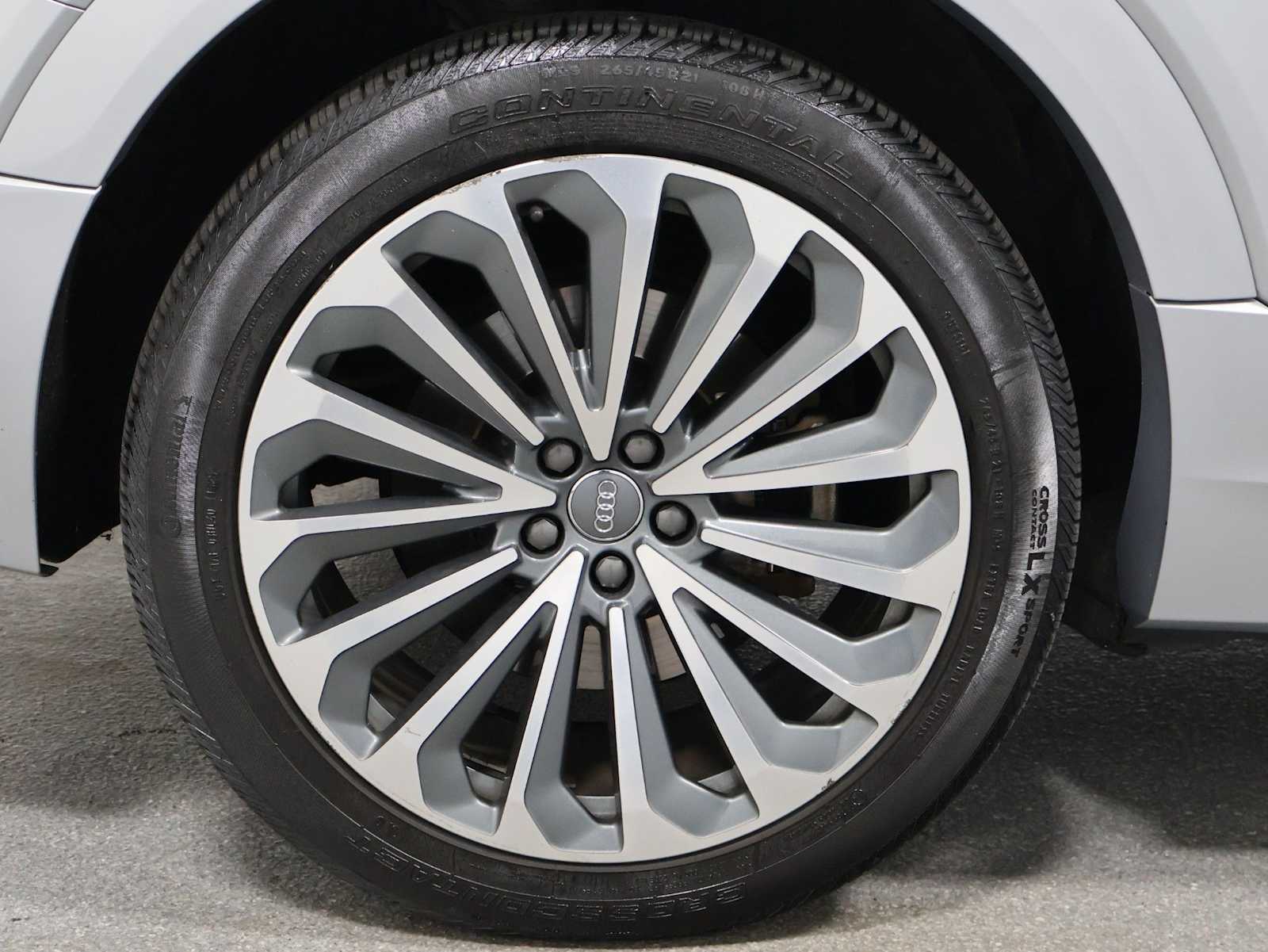 Thumbnail: 2019 Audi e-tron - 35