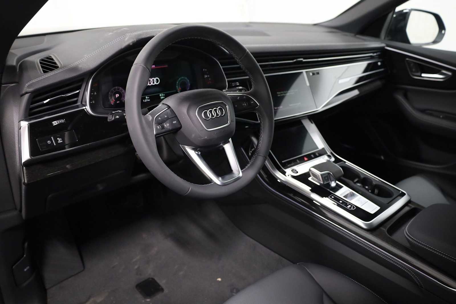 Thumbnail: 2026 Audi Q8 - 4