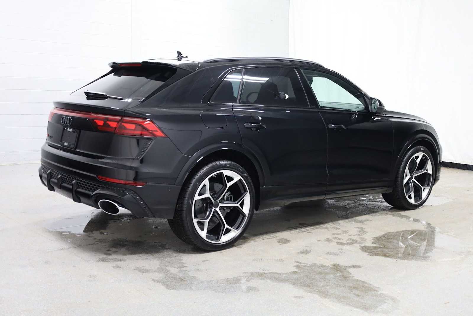Thumbnail: 2026 Audi RS Q8 - 9