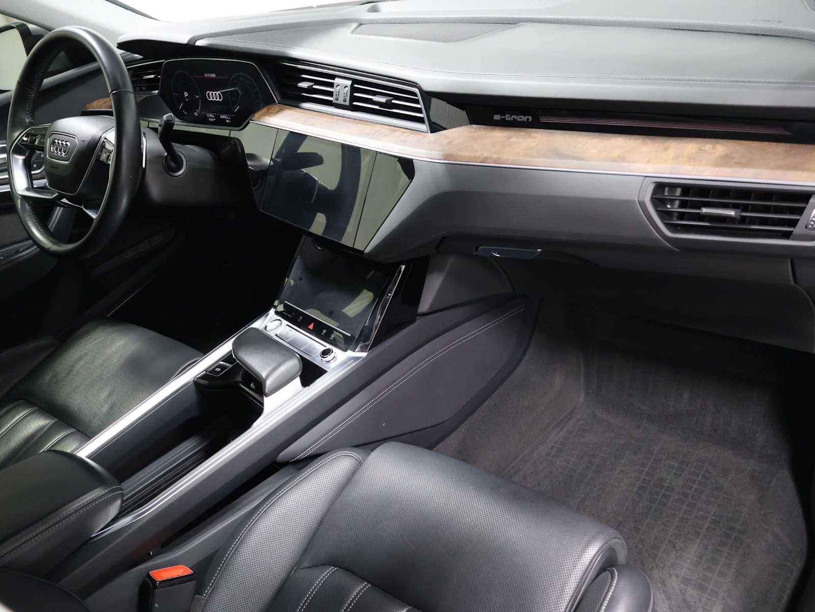 Thumbnail: 2019 Audi e-tron - 6