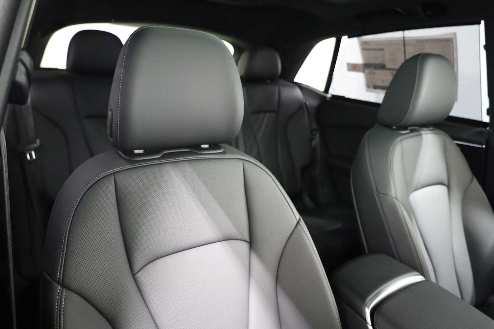 Thumbnail: 2026 Audi Q8 - 21