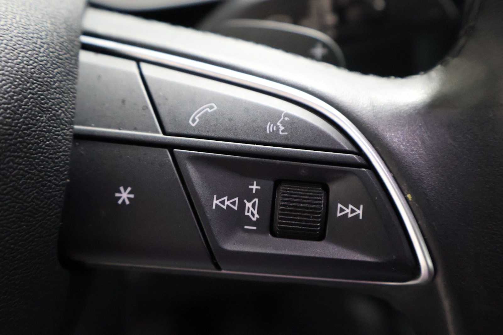 Thumbnail: 2023 Audi Q3 - 23