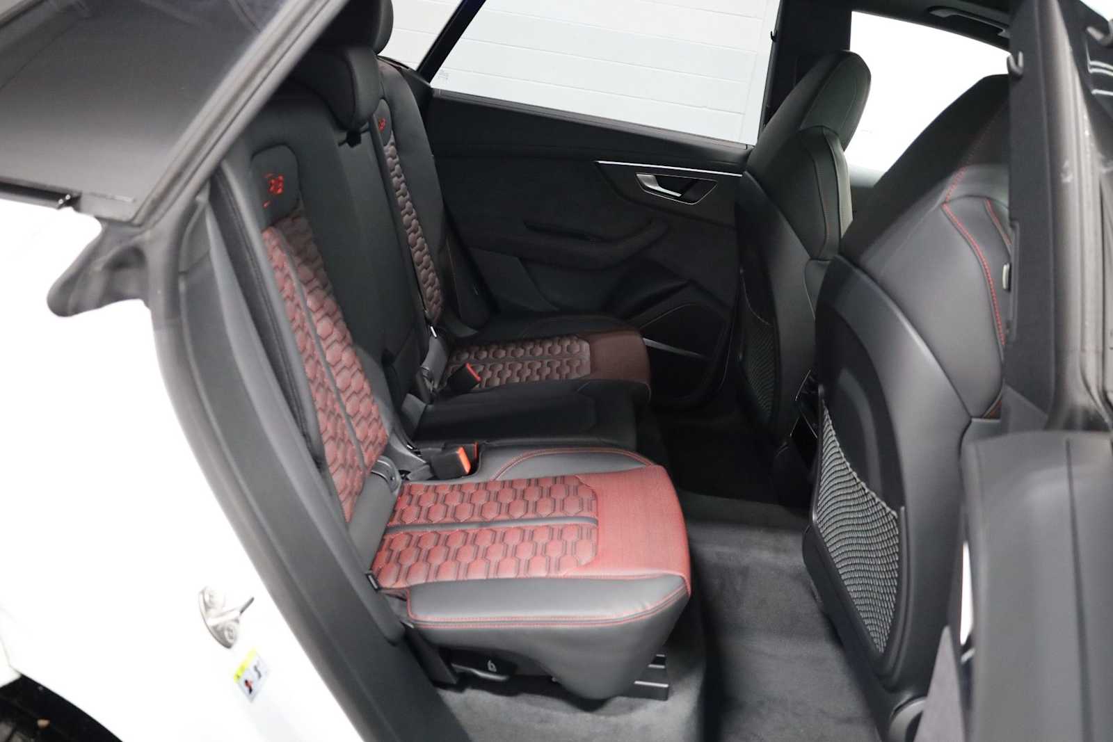 Thumbnail: 2026 Audi RS Q8 - 34