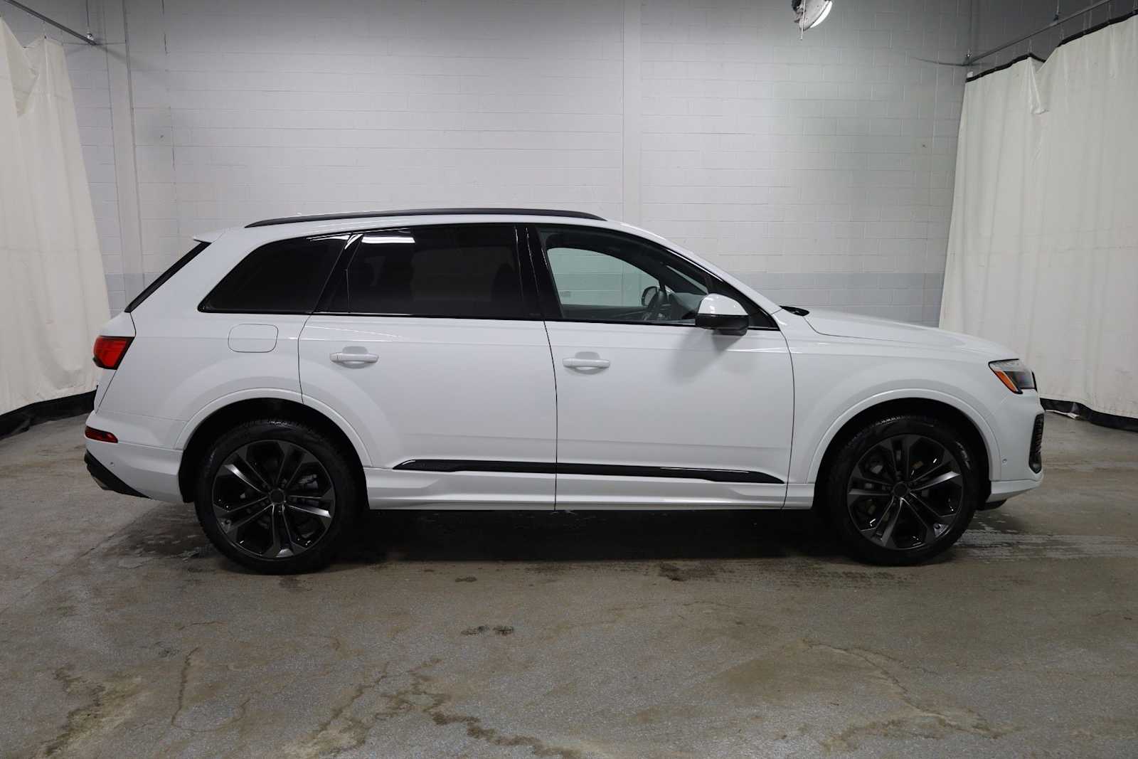 Thumbnail: 2026 Audi Q7 - 10