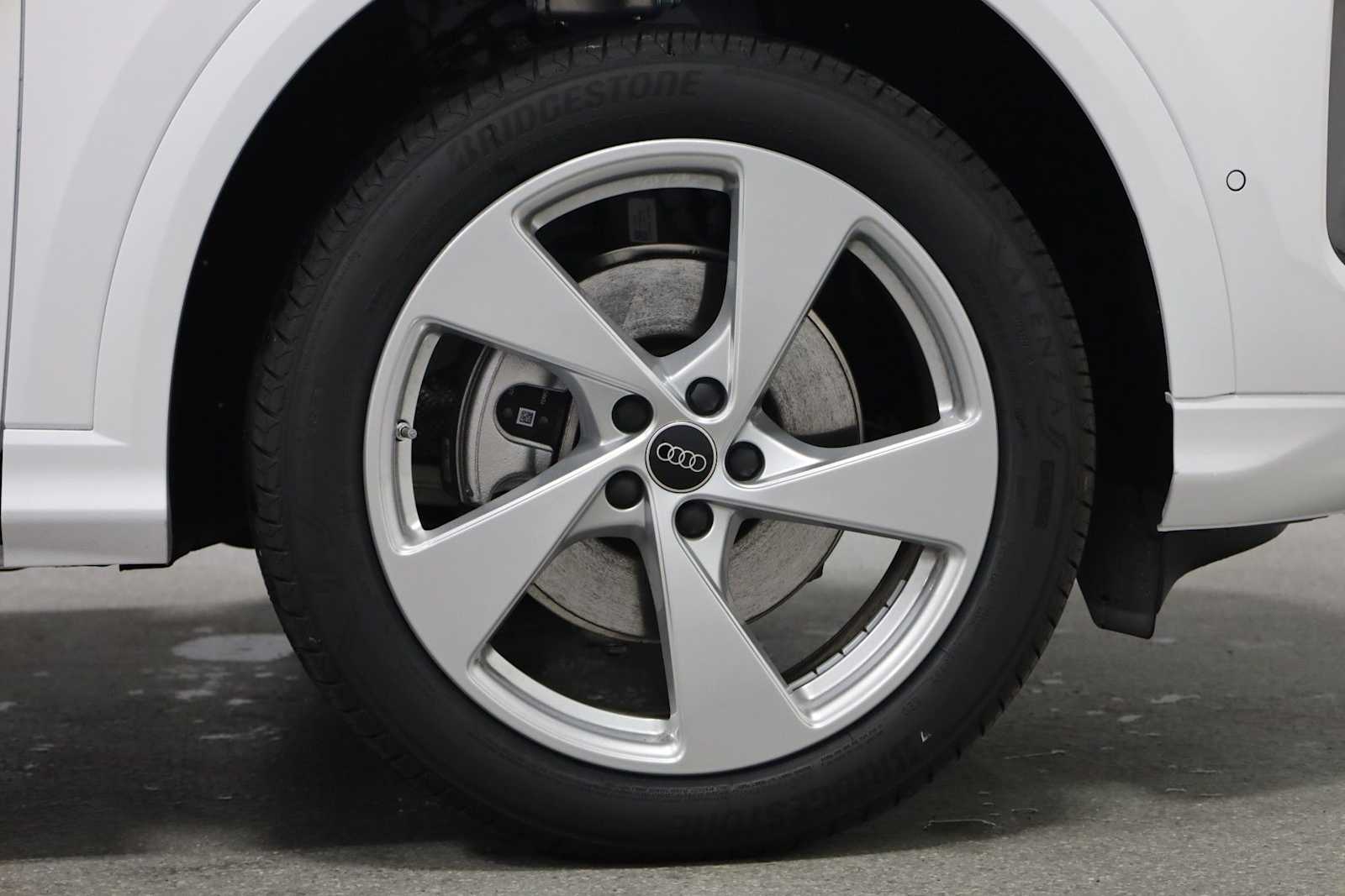 Thumbnail: 2025 Audi Q5 - 12