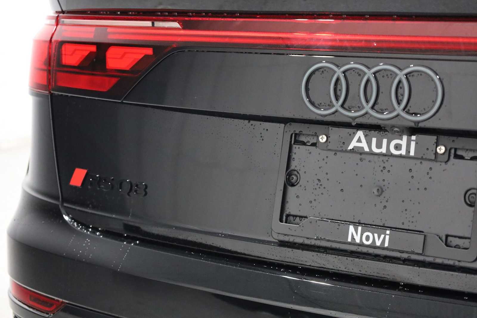 Thumbnail: 2026 Audi RS Q8 - 8