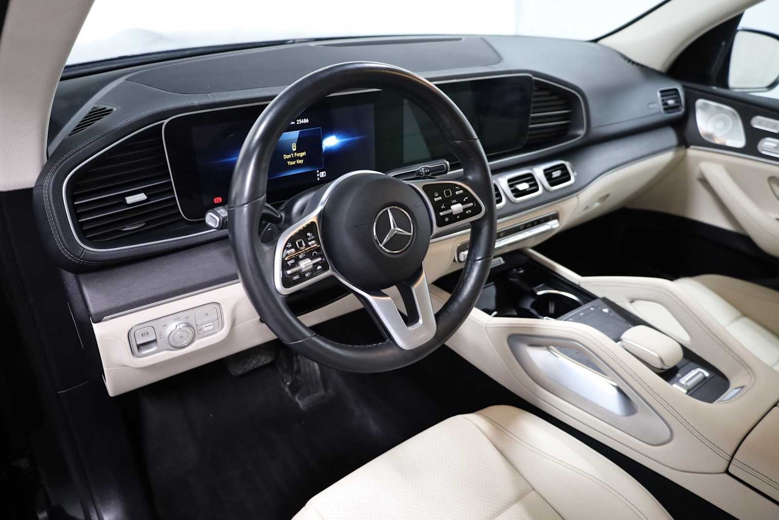 2022 Mercedes Benz GLS 450 4MATIC photo 4