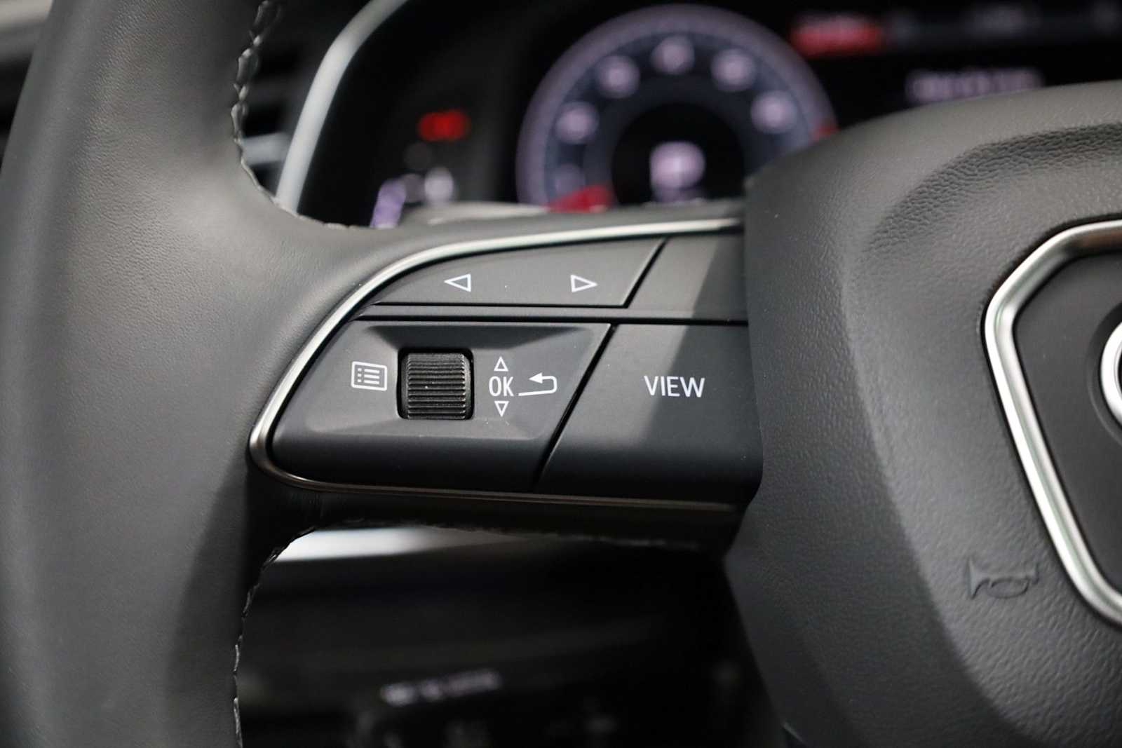 Thumbnail: 2025 Audi Q8 - 24