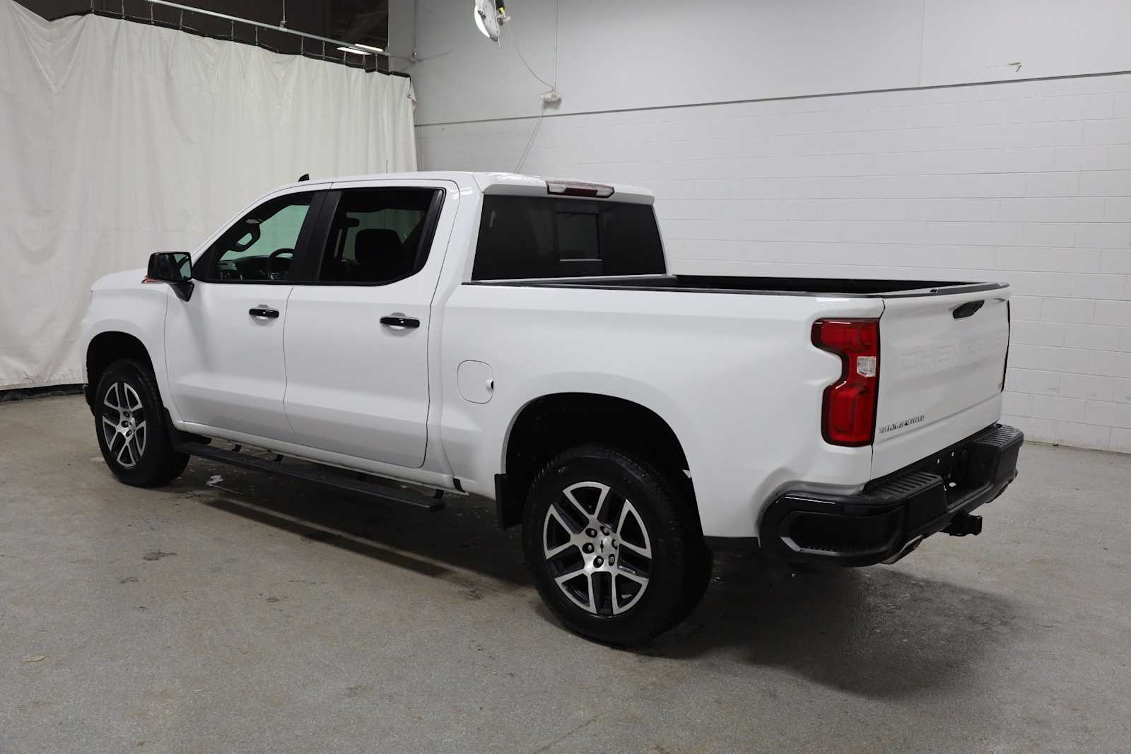 Thumbnail: 2019 Chevrolet Silverado 1500 - 3