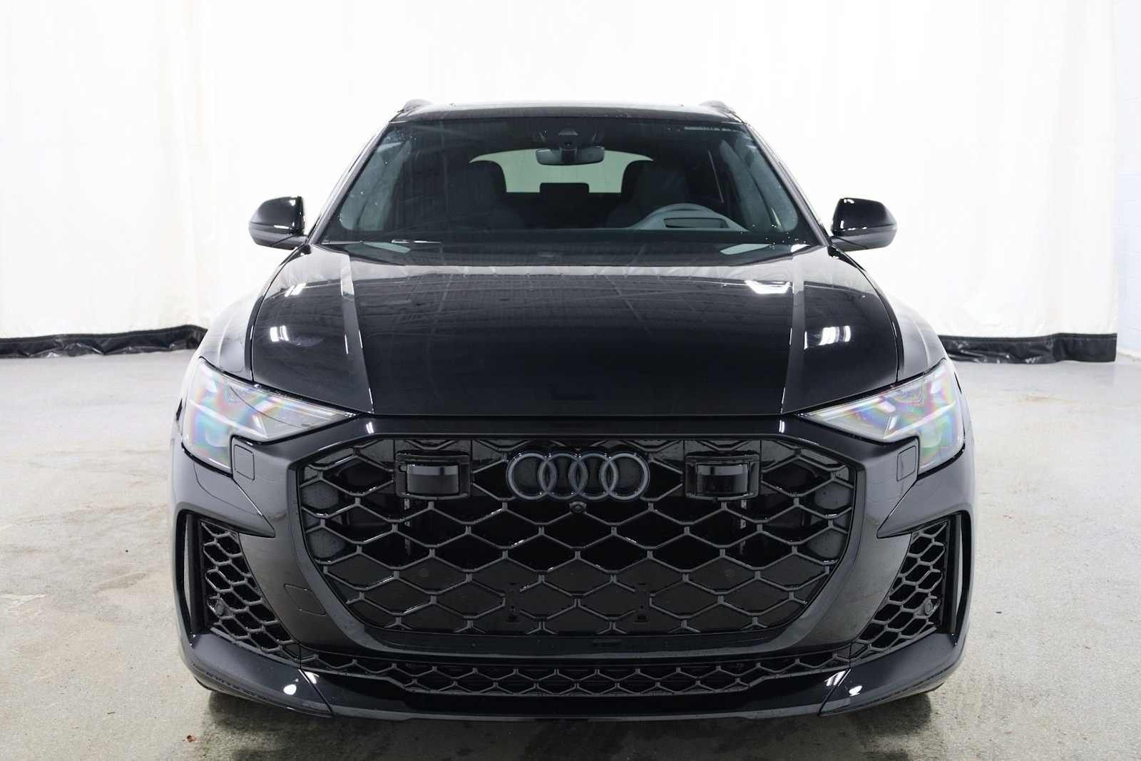 Thumbnail: 2026 Audi RS Q8 - 14