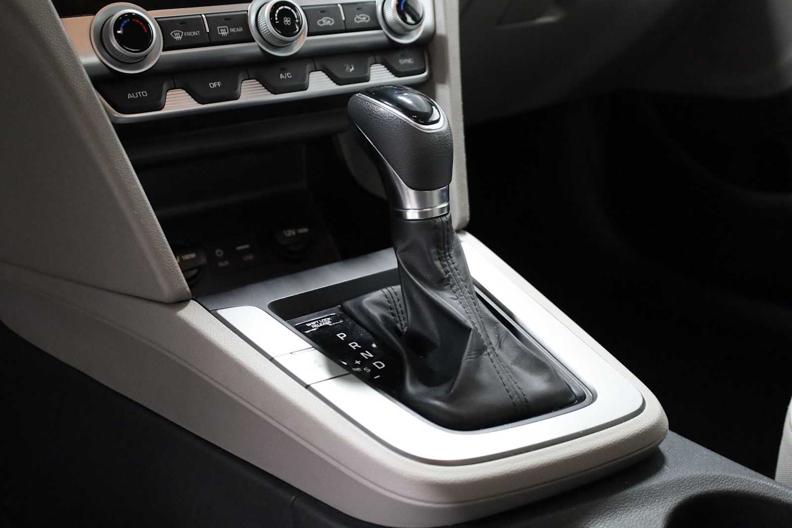 Thumbnail: 2020 Hyundai Elantra - 25