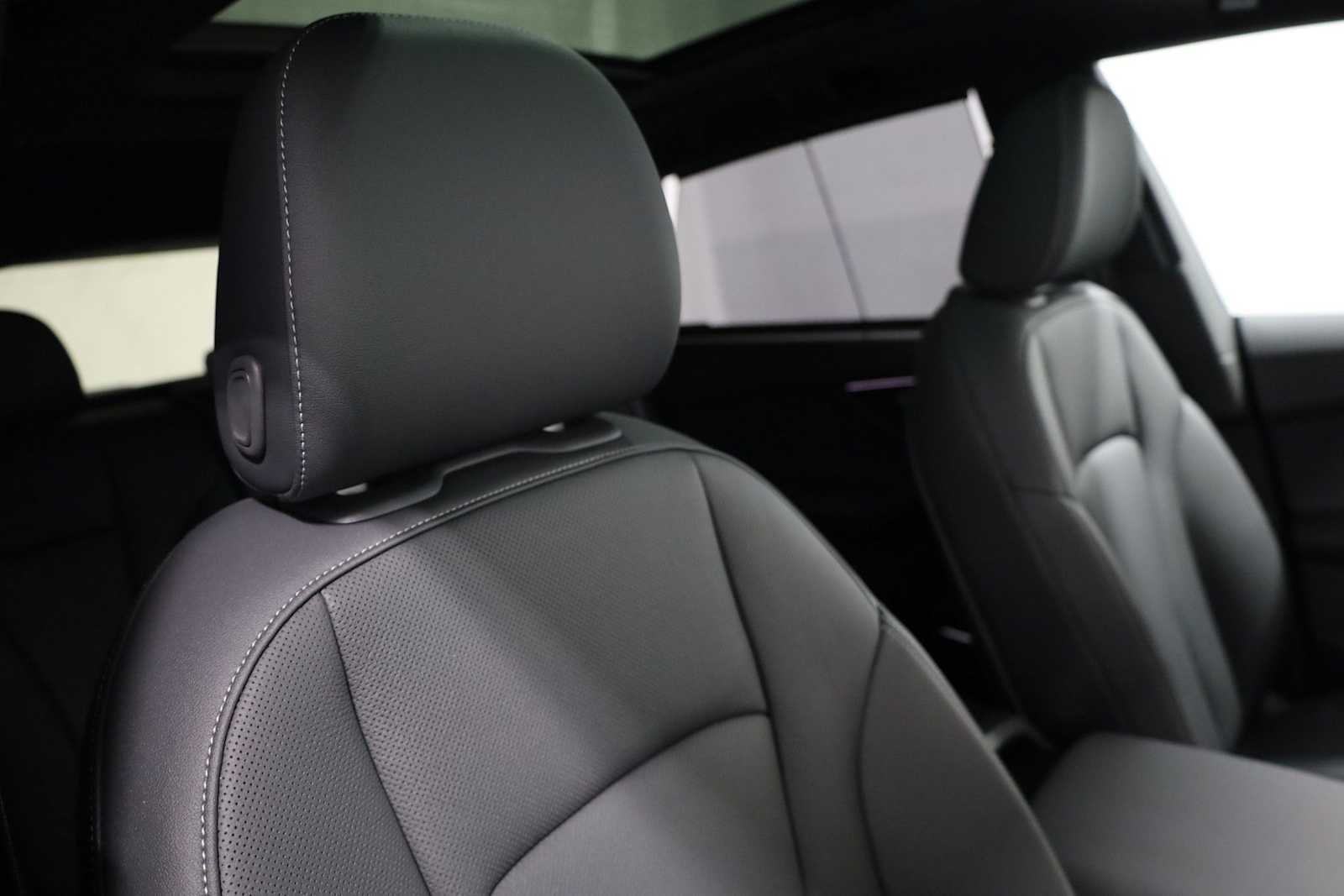 Thumbnail: 2026 Audi Q8 - 21