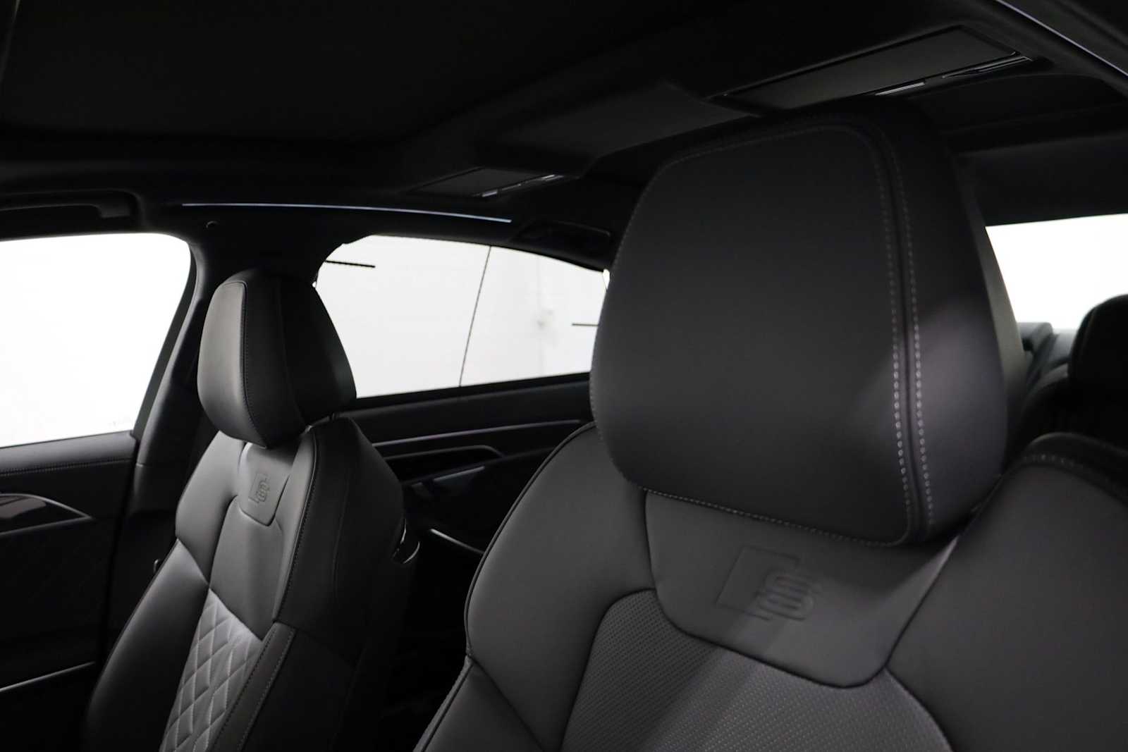 Thumbnail: 2025 Audi S8 - 19