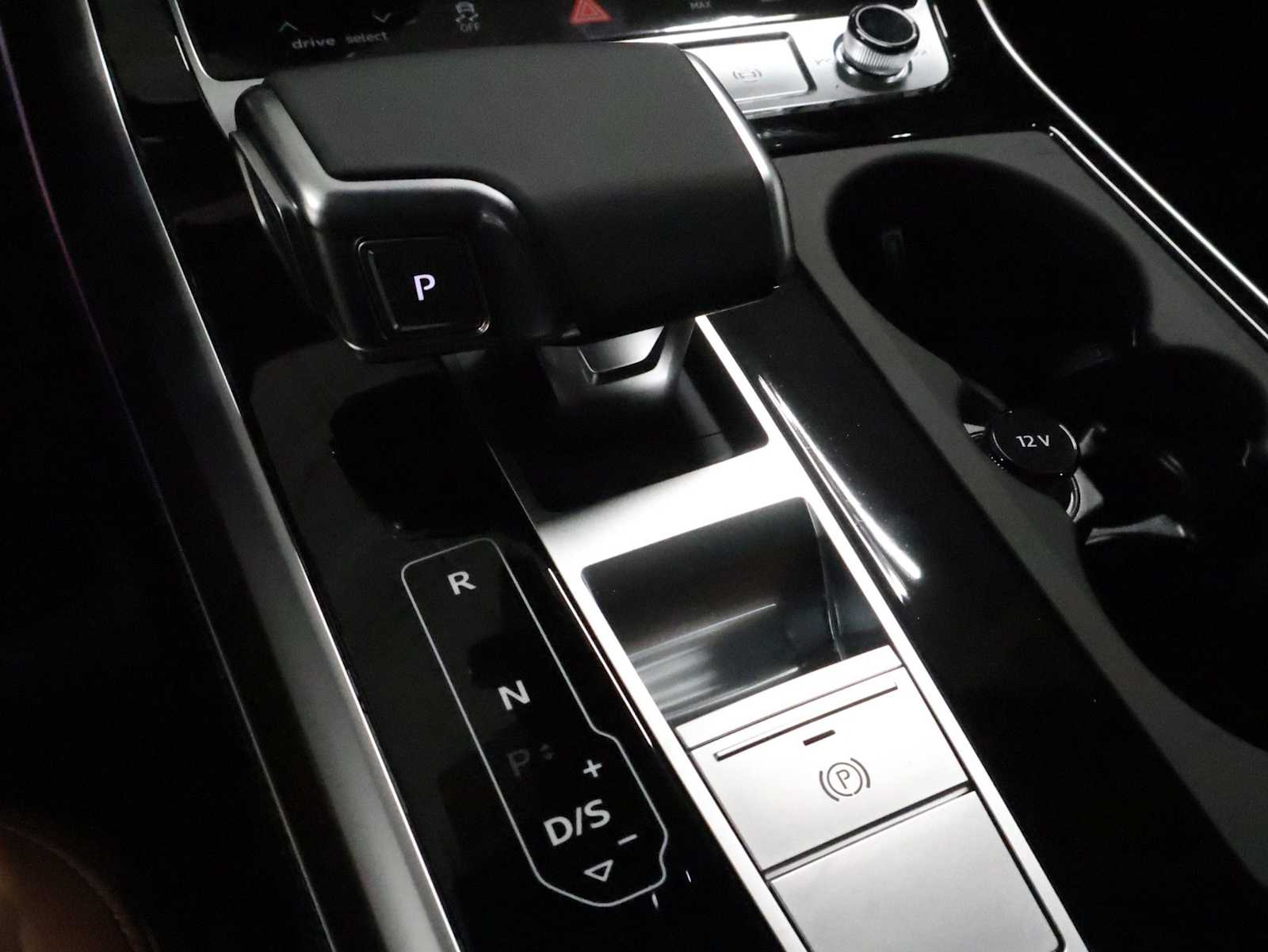 Thumbnail: 2026 Audi Q8 - 27