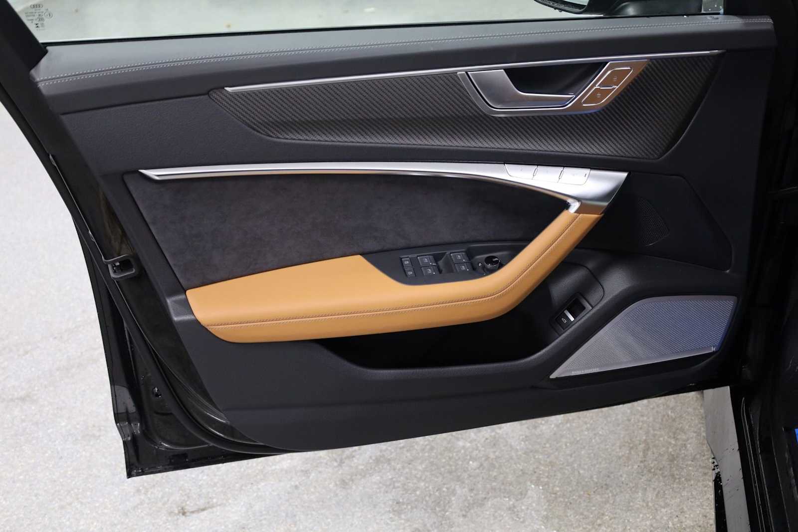 Thumbnail: 2026 Audi RS 6 - 16