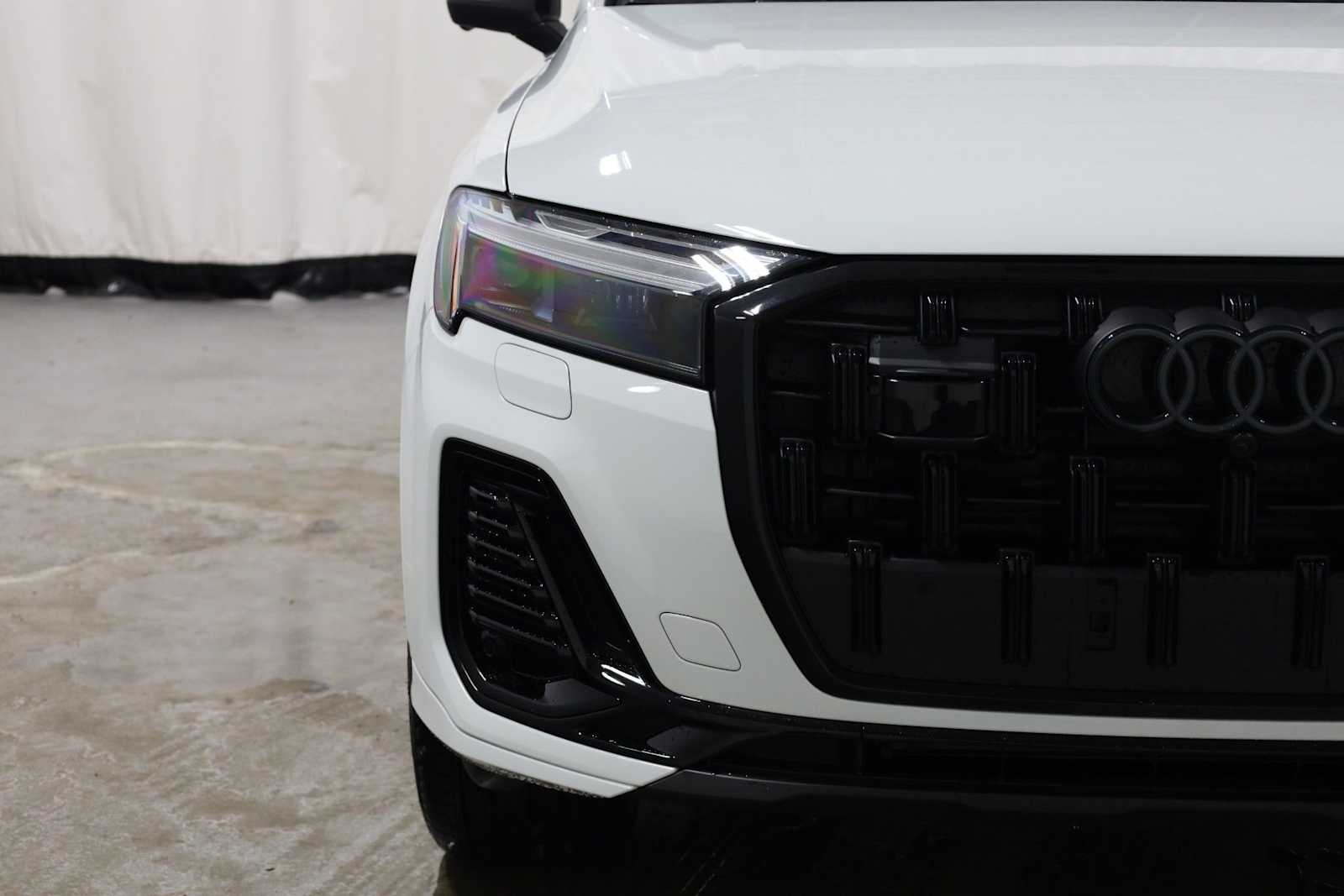 Thumbnail: 2026 Audi Q7 - 15