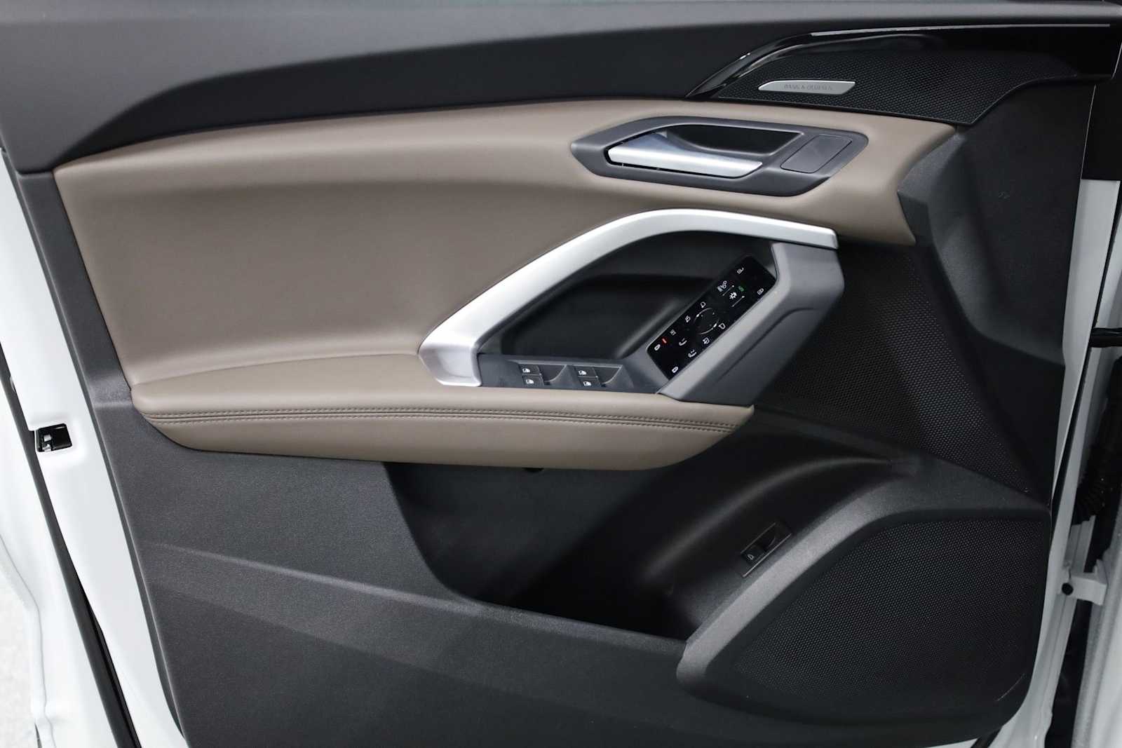 Thumbnail: 2025 Audi Q5 - 16