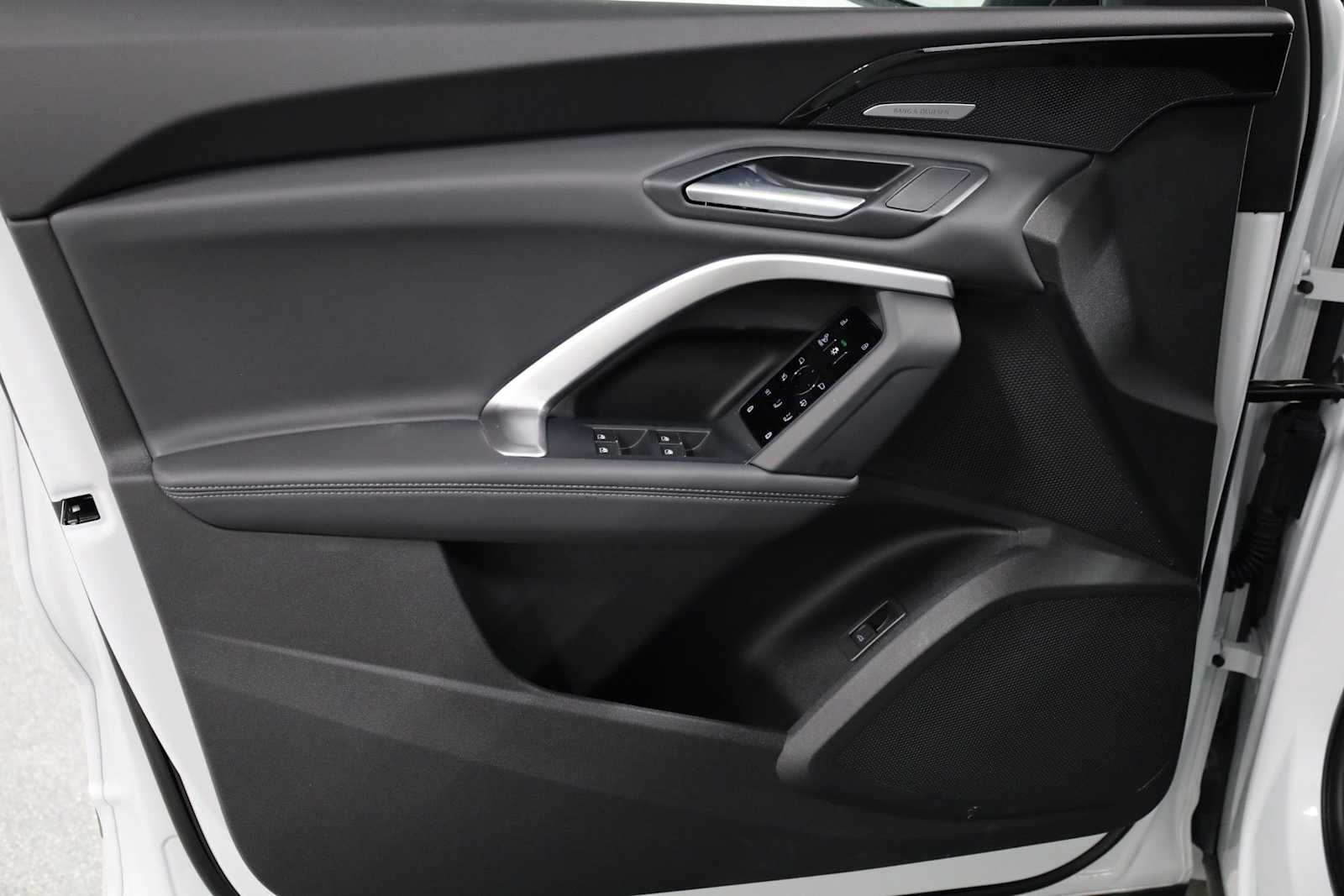 Thumbnail: 2025 Audi Q5 - 16