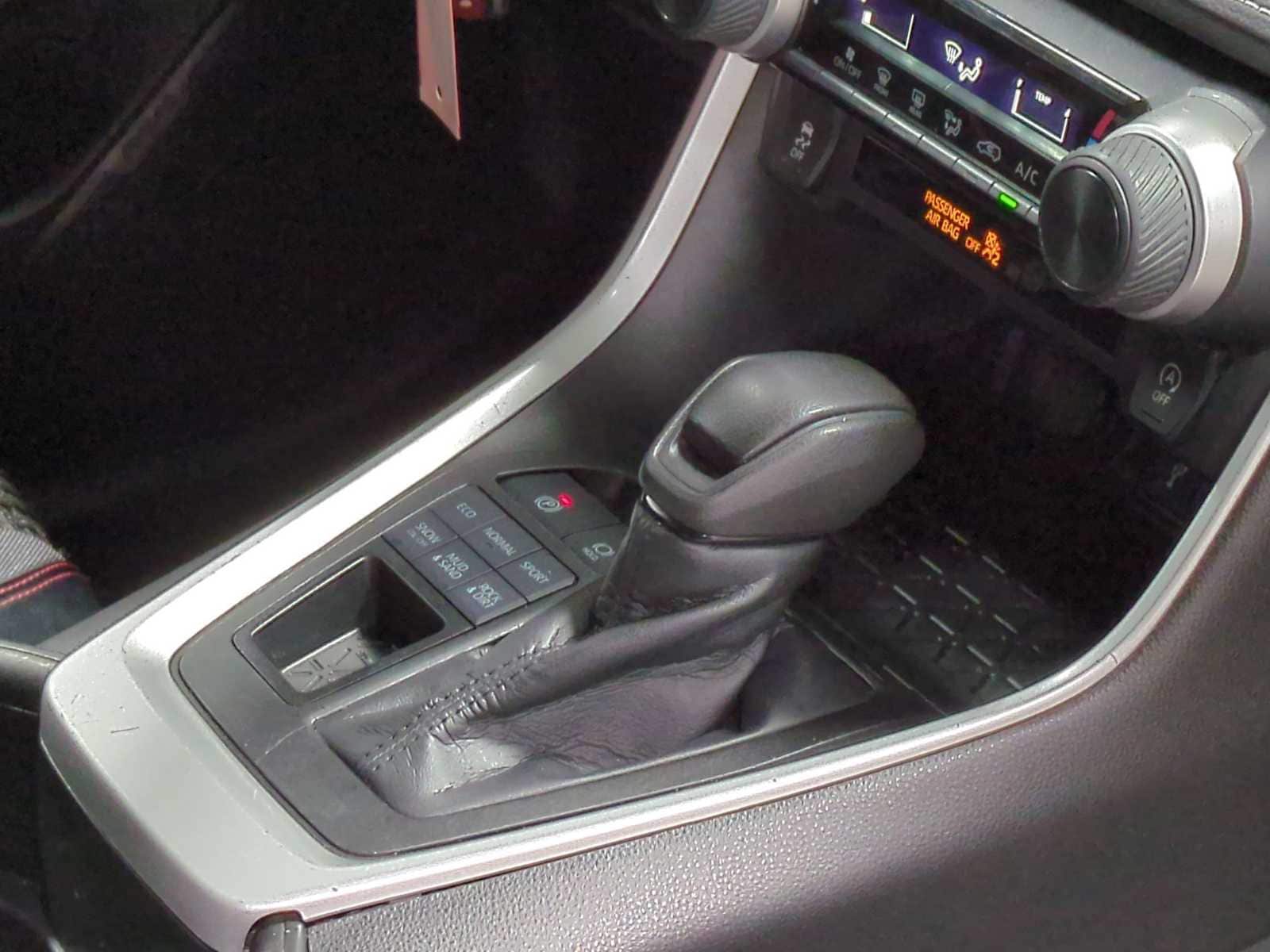 Thumbnail: 2022 Toyota RAV4 - 18